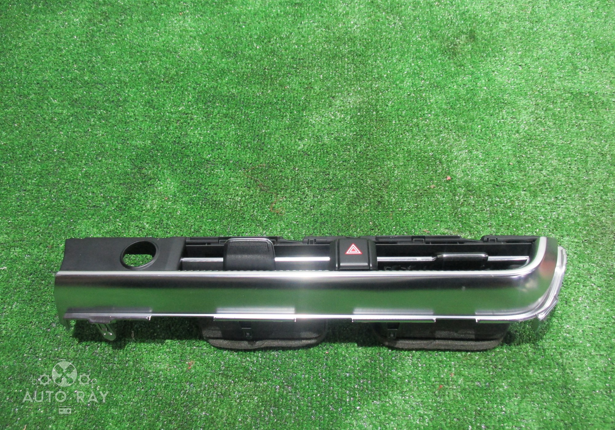 97410L2000 Дефлектор воздушный центральный для Kia K5 III (с 2020)