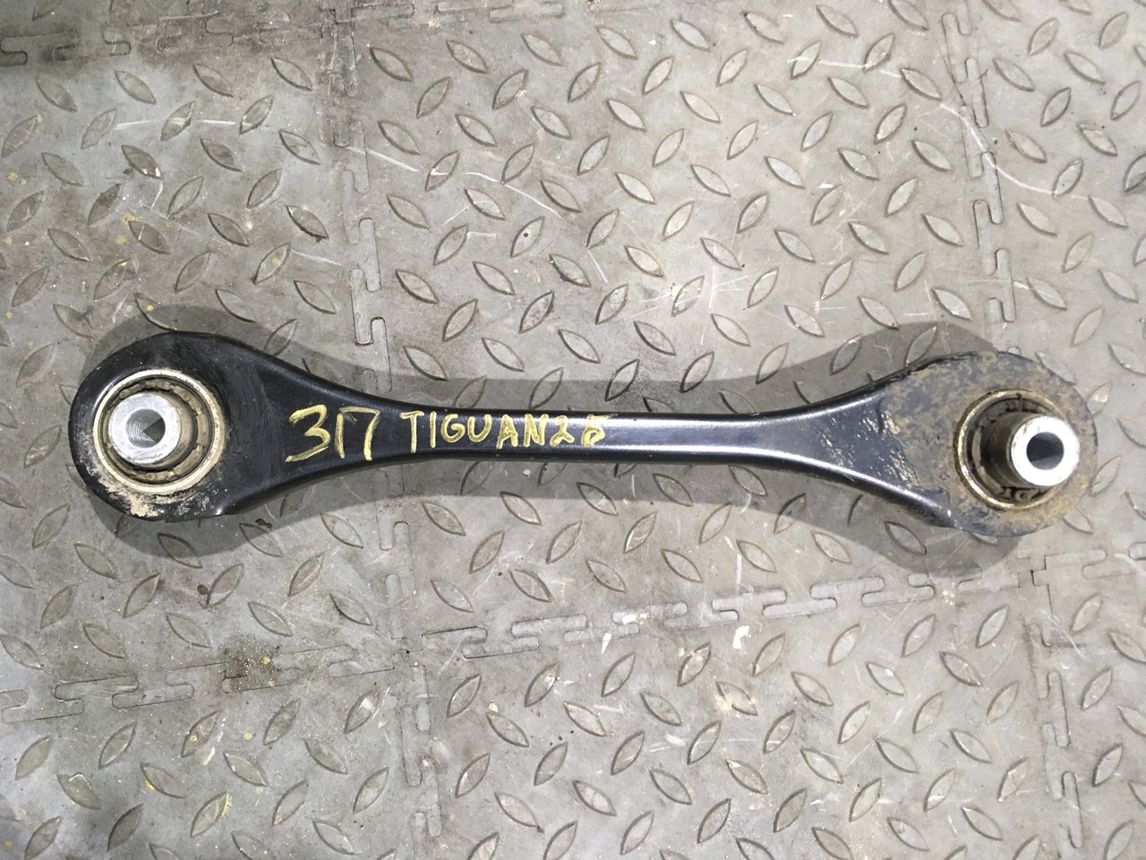 Тяга подвески задняя поперечная Volkswagen Tiguan II