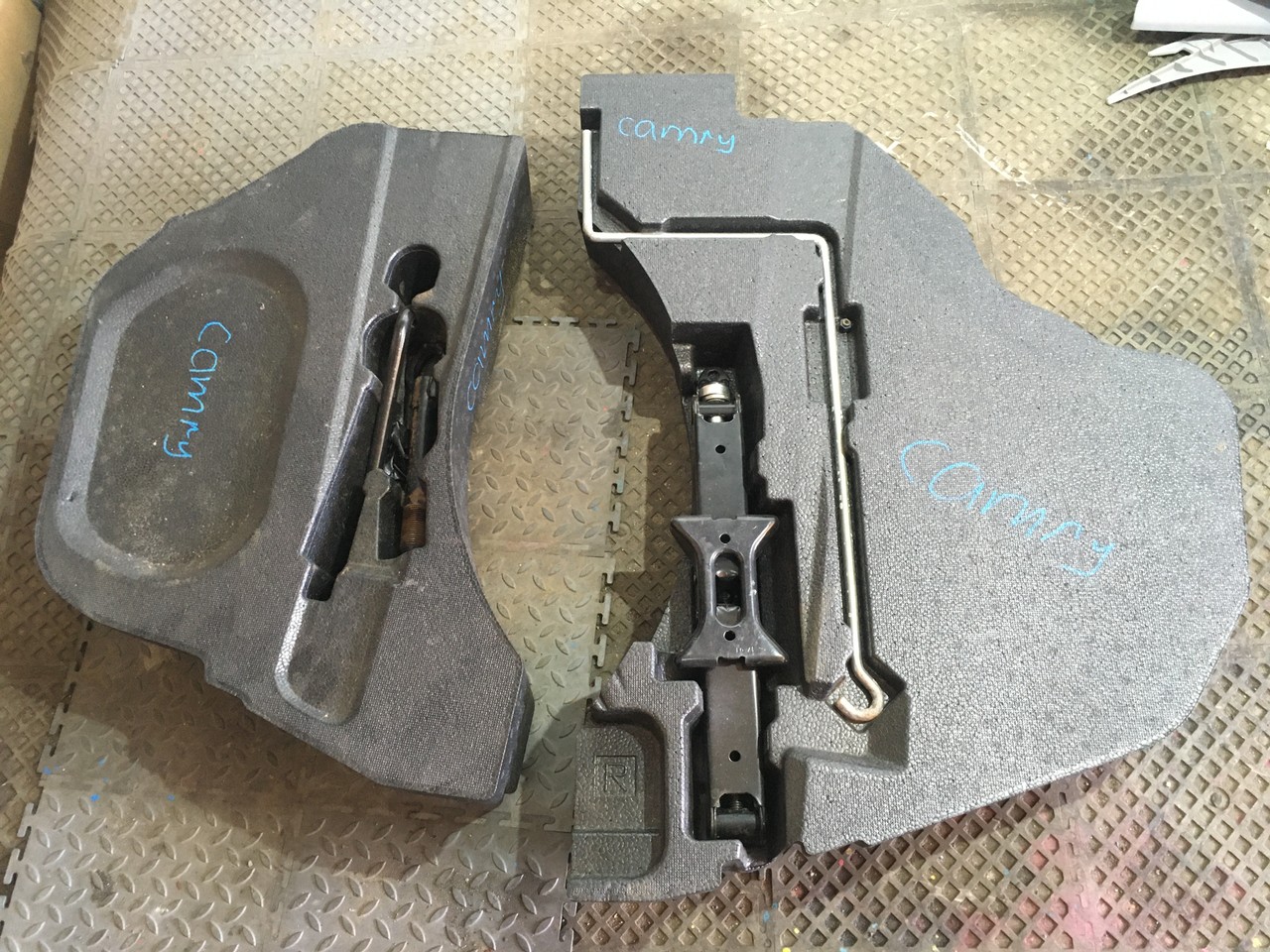 Домкрат + Ящик инструментальный / К-кт домкрат Toyota Camry XV50