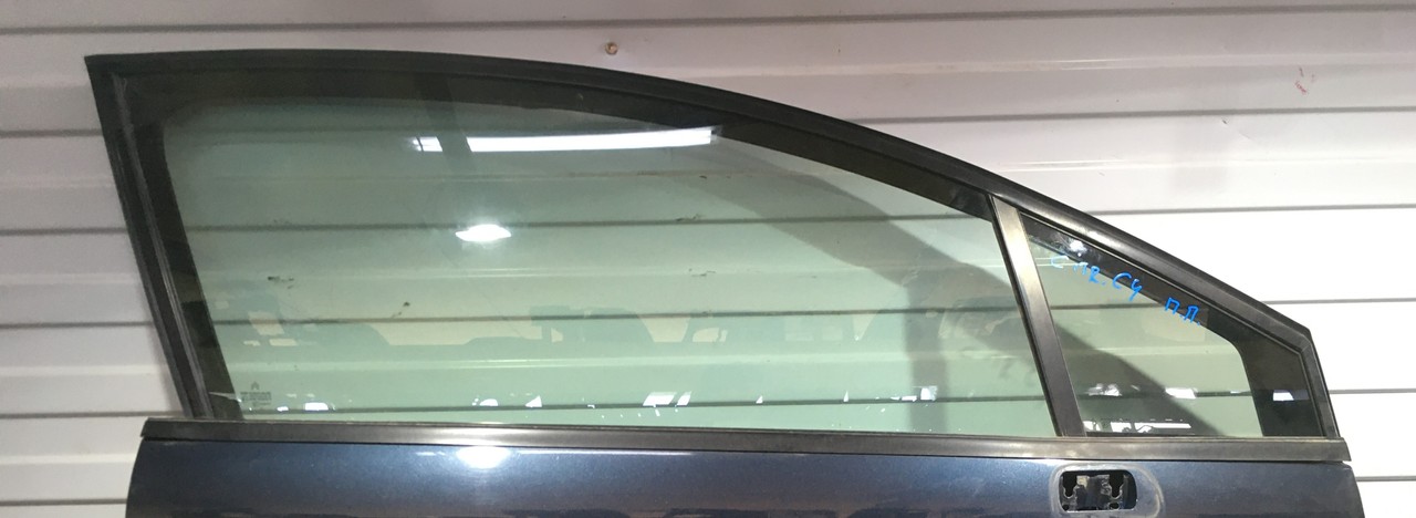 Стекло двери переднее правое / левое Citroen C4 I