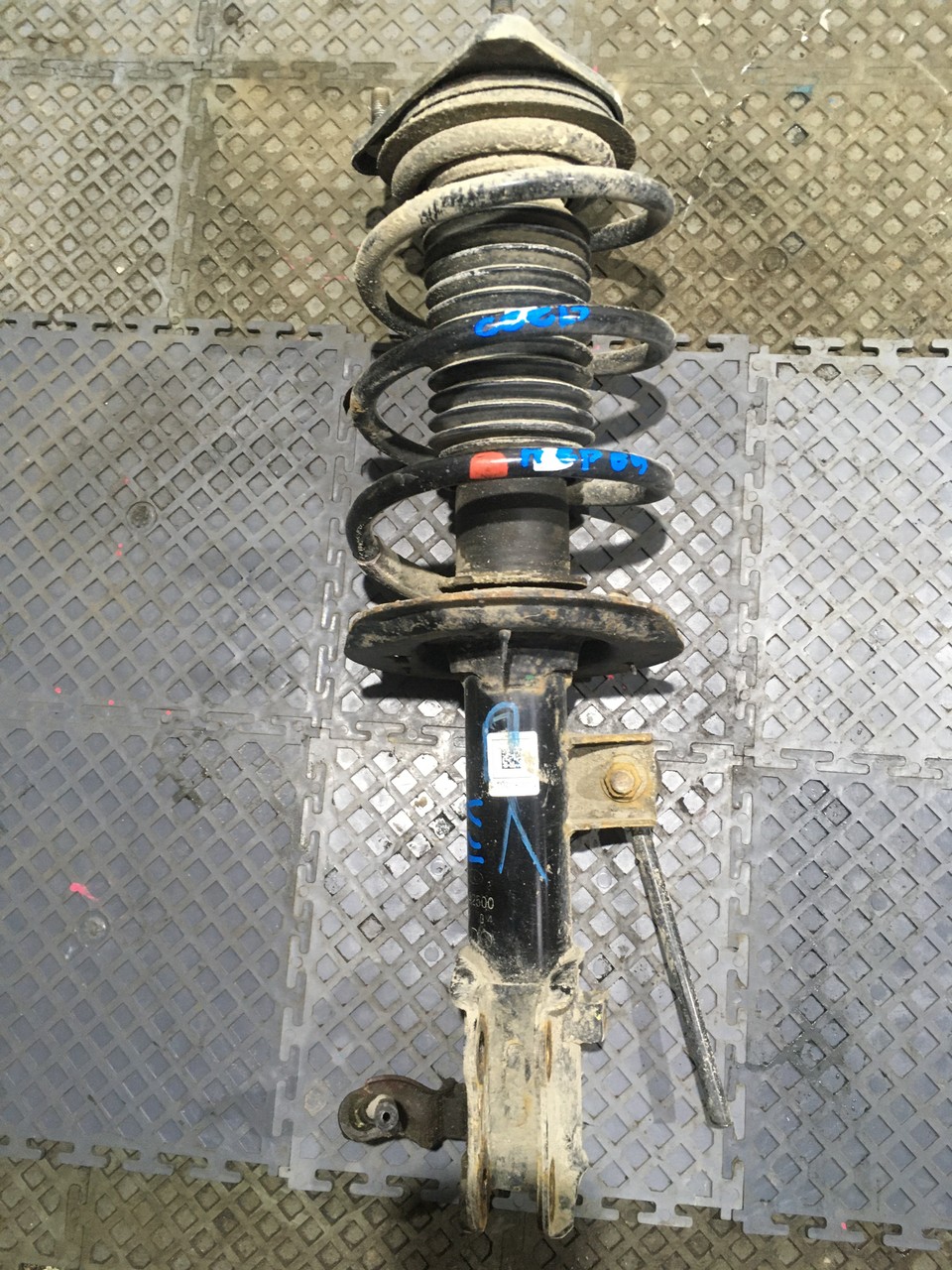 Амортизатор передний левый Kia Ceed II