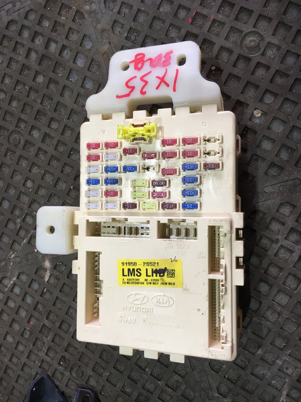 Блок предохранителей салонный Hyundai ix35