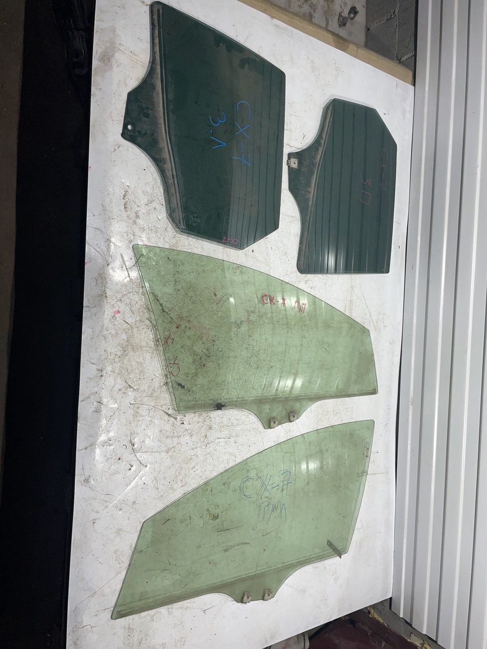 Стекло двери Mazda CX-7