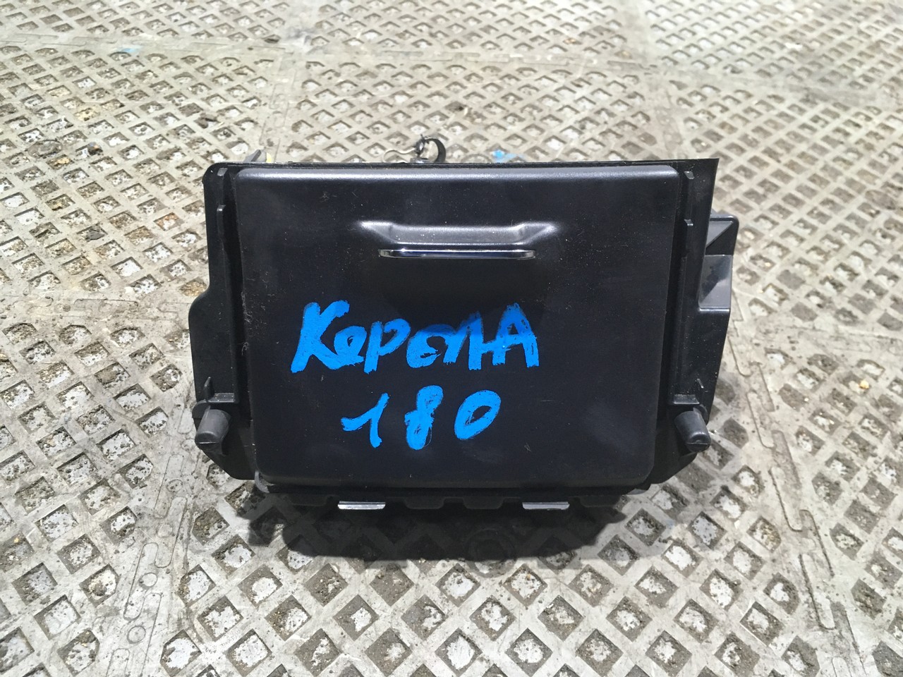 Пепельница Toyota Corolla E160/E170/E180