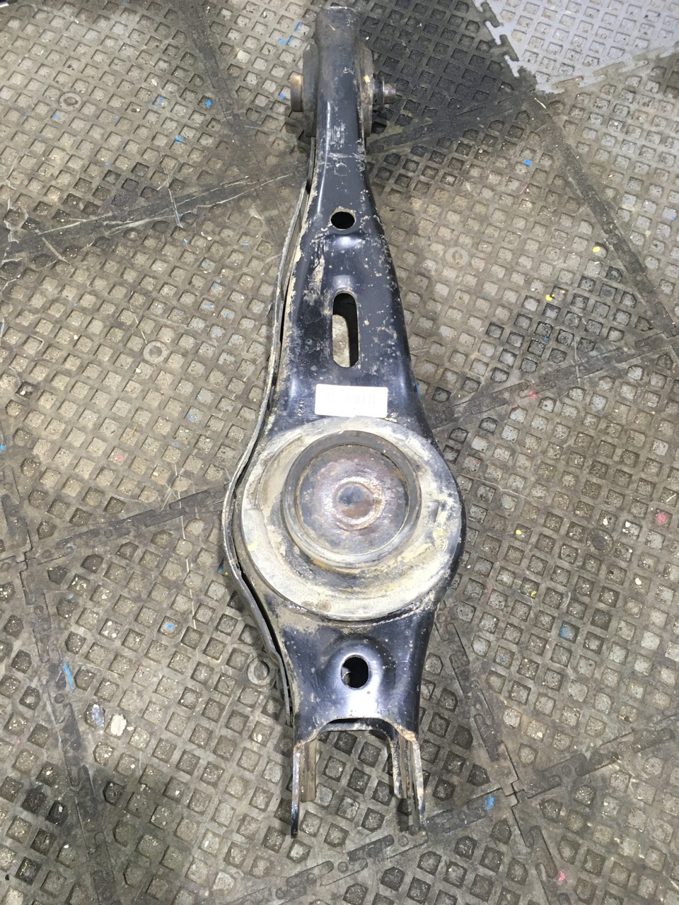 Рычаг задний поперечный левый  под пружину Hyundai Santa Fe III