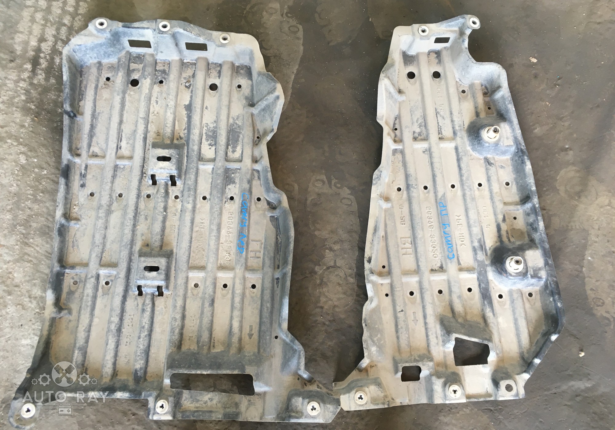 5839933030 Защита днища правая для Toyota Camry XV50 (с 2011 по 2018)