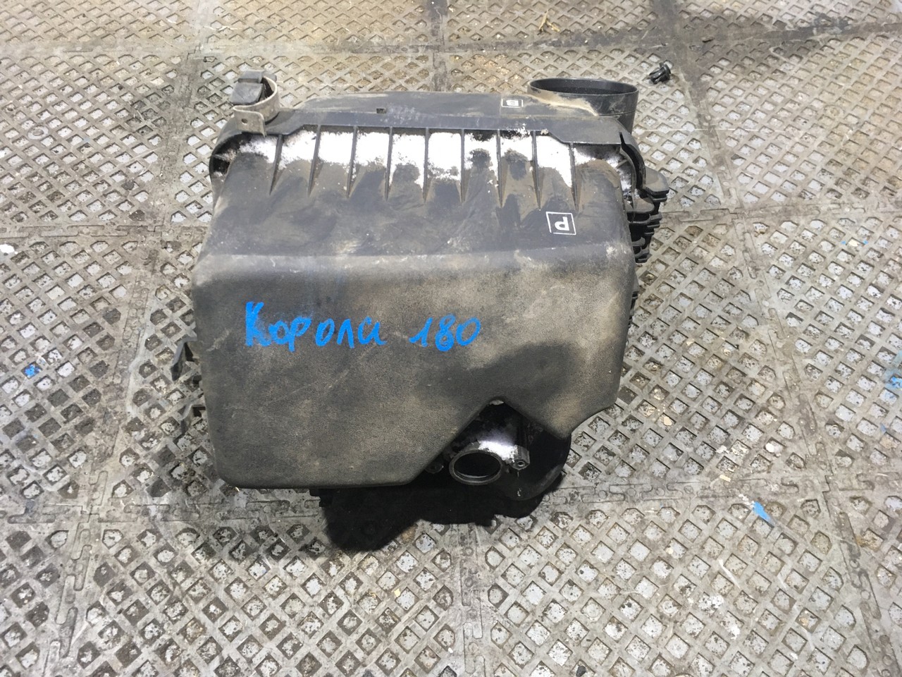 Воздушный фильтр (корпус) Toyota Corolla E160/E170/E180