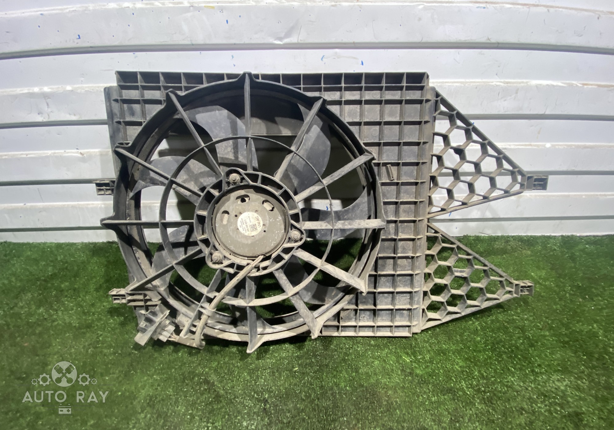 6R0959455E Вентилятор радиатора в сборе с диффузором для Volkswagen Polo V (с 2009 по 2020)