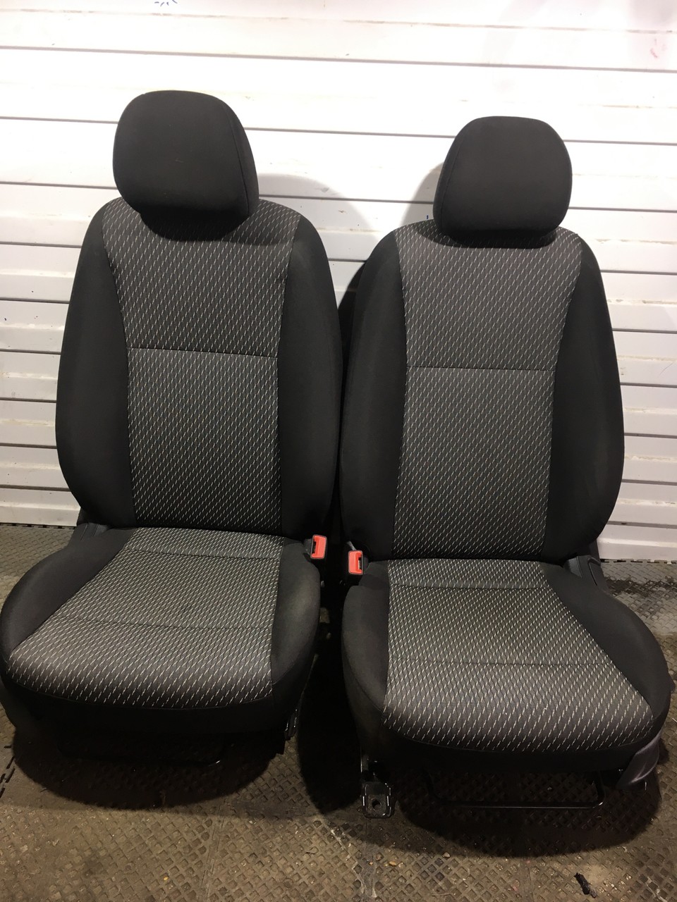 Сиденье салонное / К-кт сидений Kia Rio X-Line