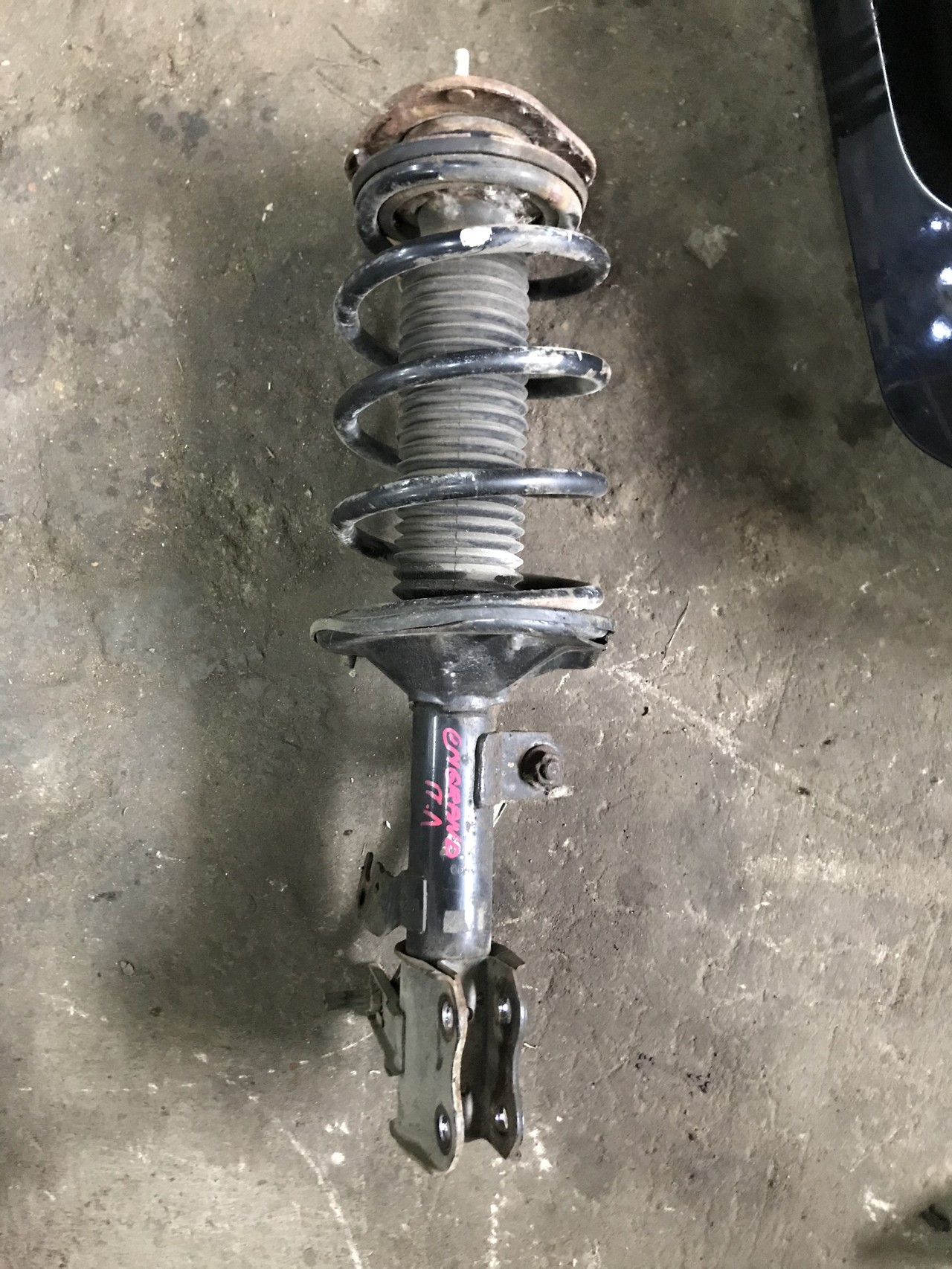 Амортизатор передний левый ! Geely Emgrand EC7