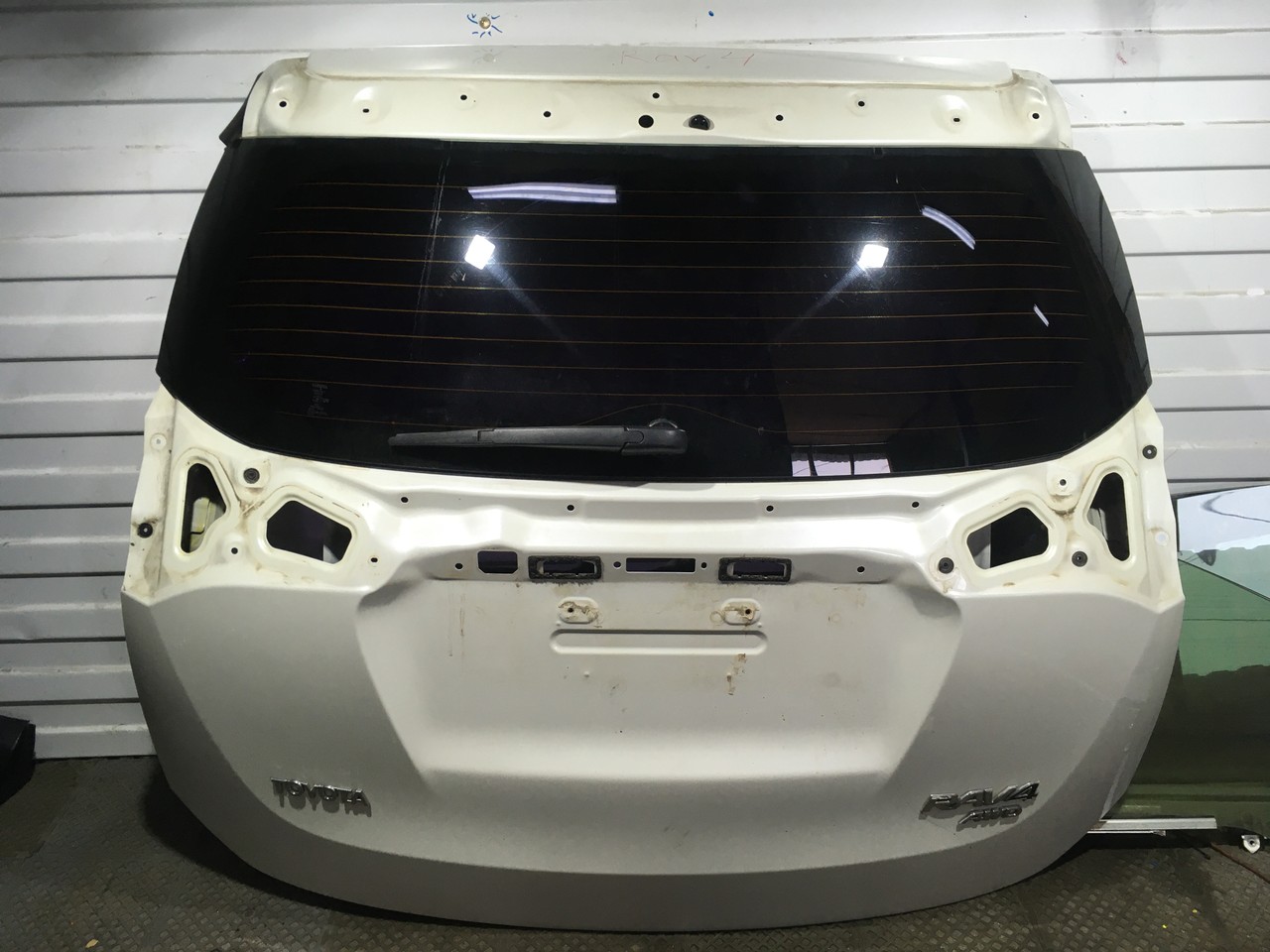 Дверь багажника со стеклом в сборе Toyota RAV4 CA40