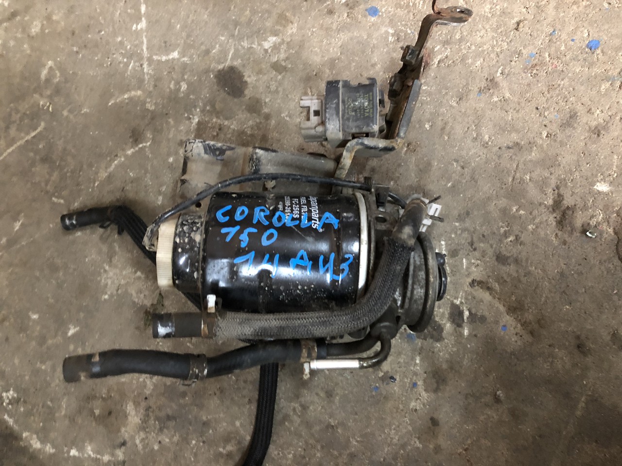 Корпус масляного фильтра Toyota Corolla E140/E150