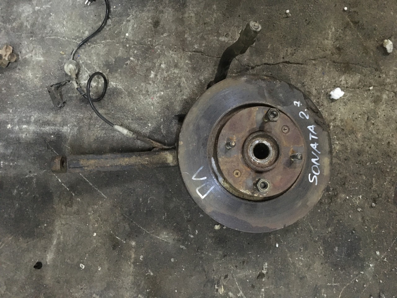 Кулак поворотный передний  левый в сборе со ступицей Hyundai Sonata IV EF