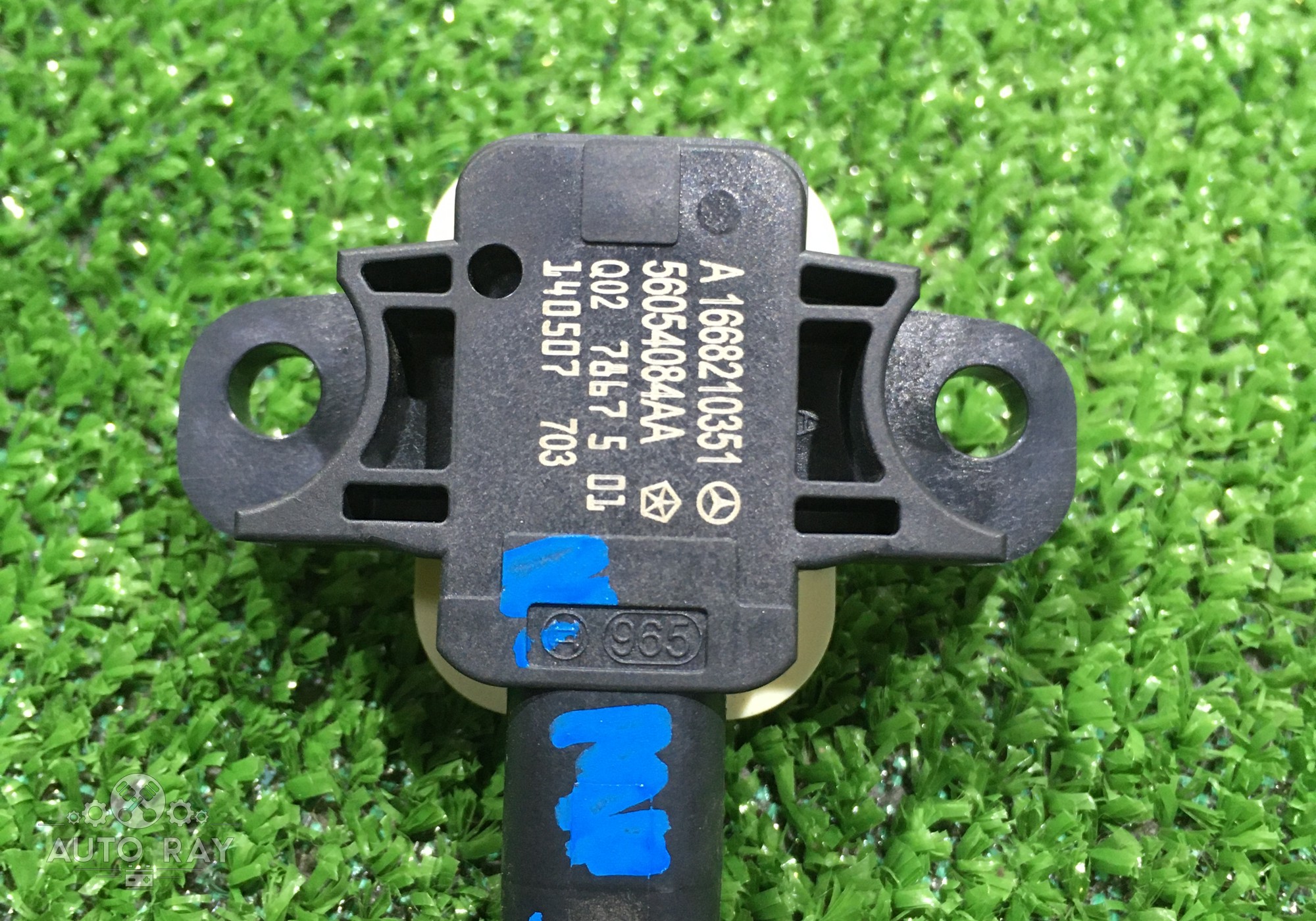 A1668210351 Датчик AIRBAG / Датчик удара