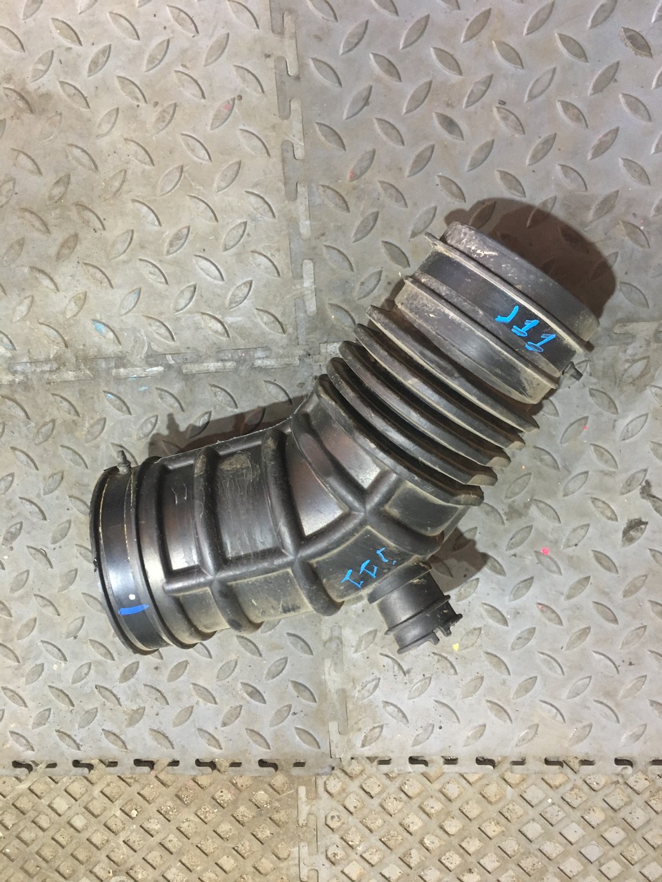 Патрубок воздушного фильтра Nissan Qashqai J11