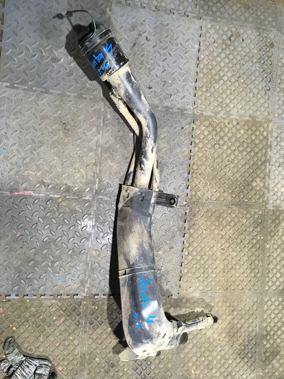 Горловина топливного бака Hyundai Santa Fe IV