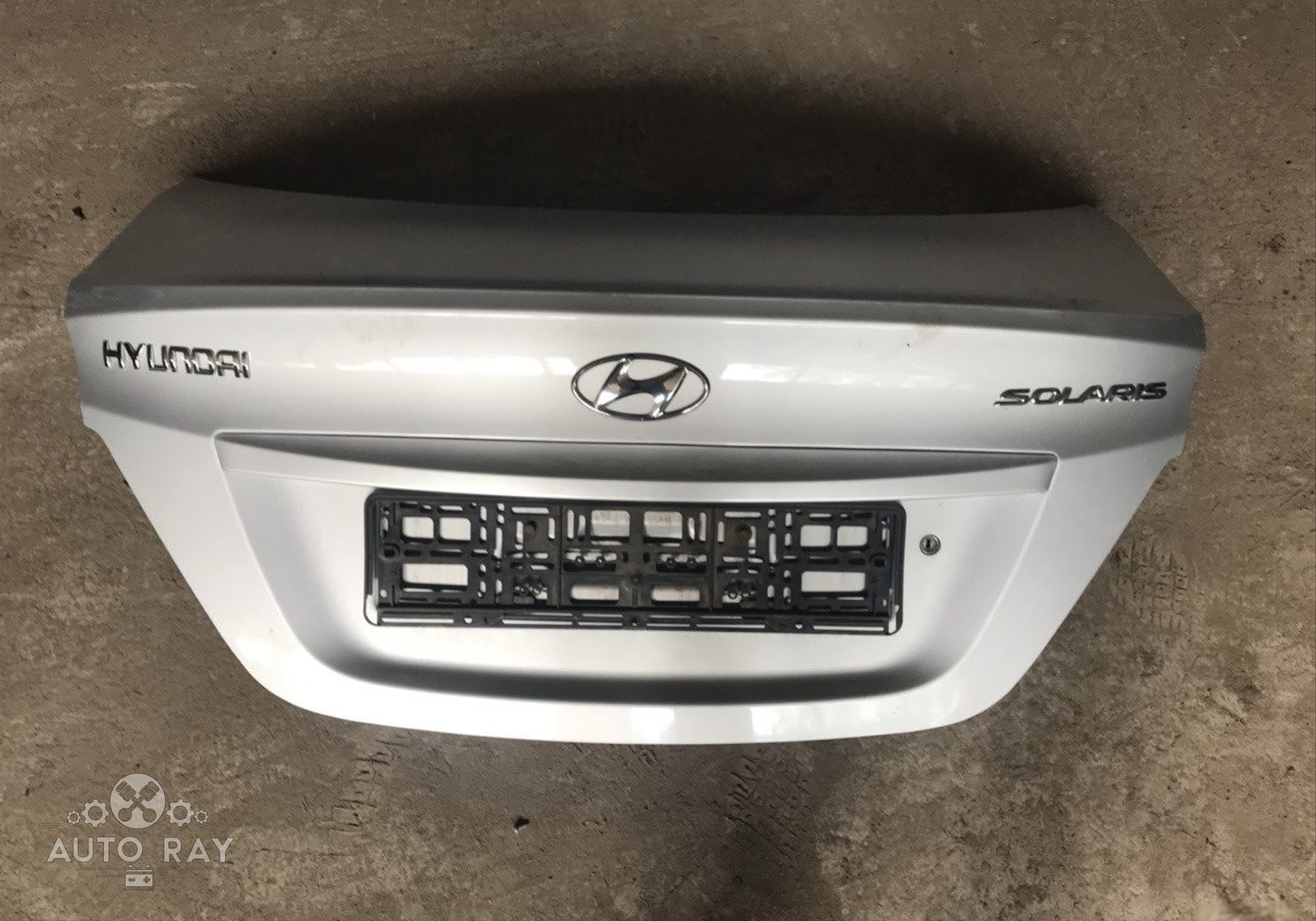 крышка багажника солярис седан. солярис 1 крышка багажника. крышка багажника hyundai solaris 1. крышку багажника хендай солярис седан 2011. крышка багажника hyundai solaris седан 2021.