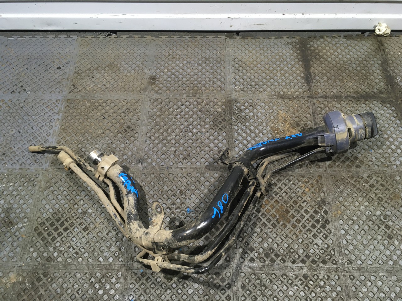 Горловина топливного бака Toyota Corolla E160/E170/E180