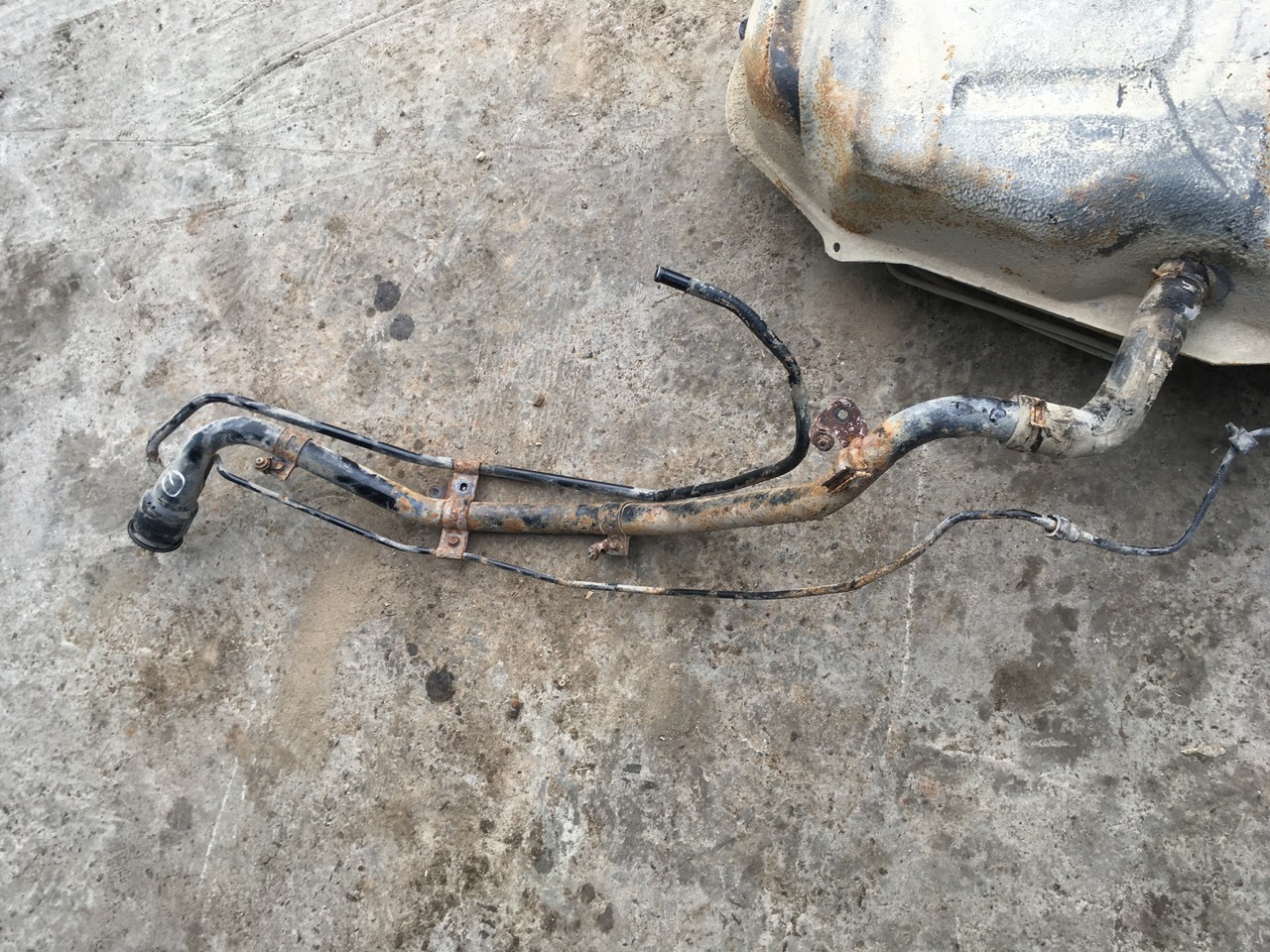 Горловина топливного бака Geely Emgrand X7