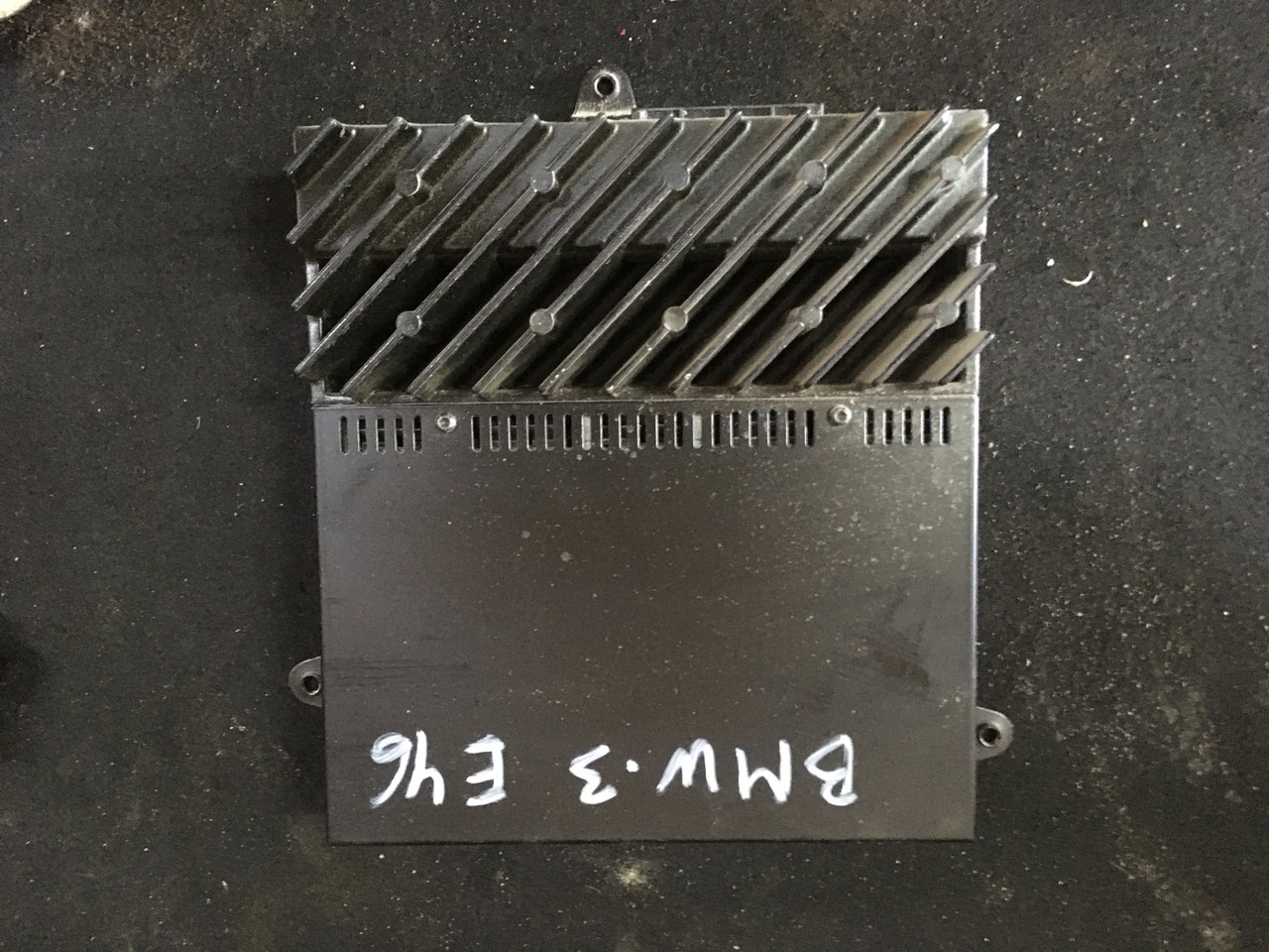 Усилитель акустической системы BMW 3 E46