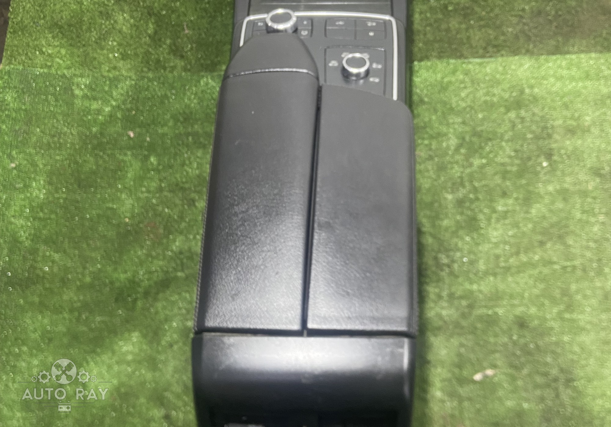 A16668039039 Подлокотник в сборе для Mercedes-Benz GLE W166 (с 2015 по 2018)