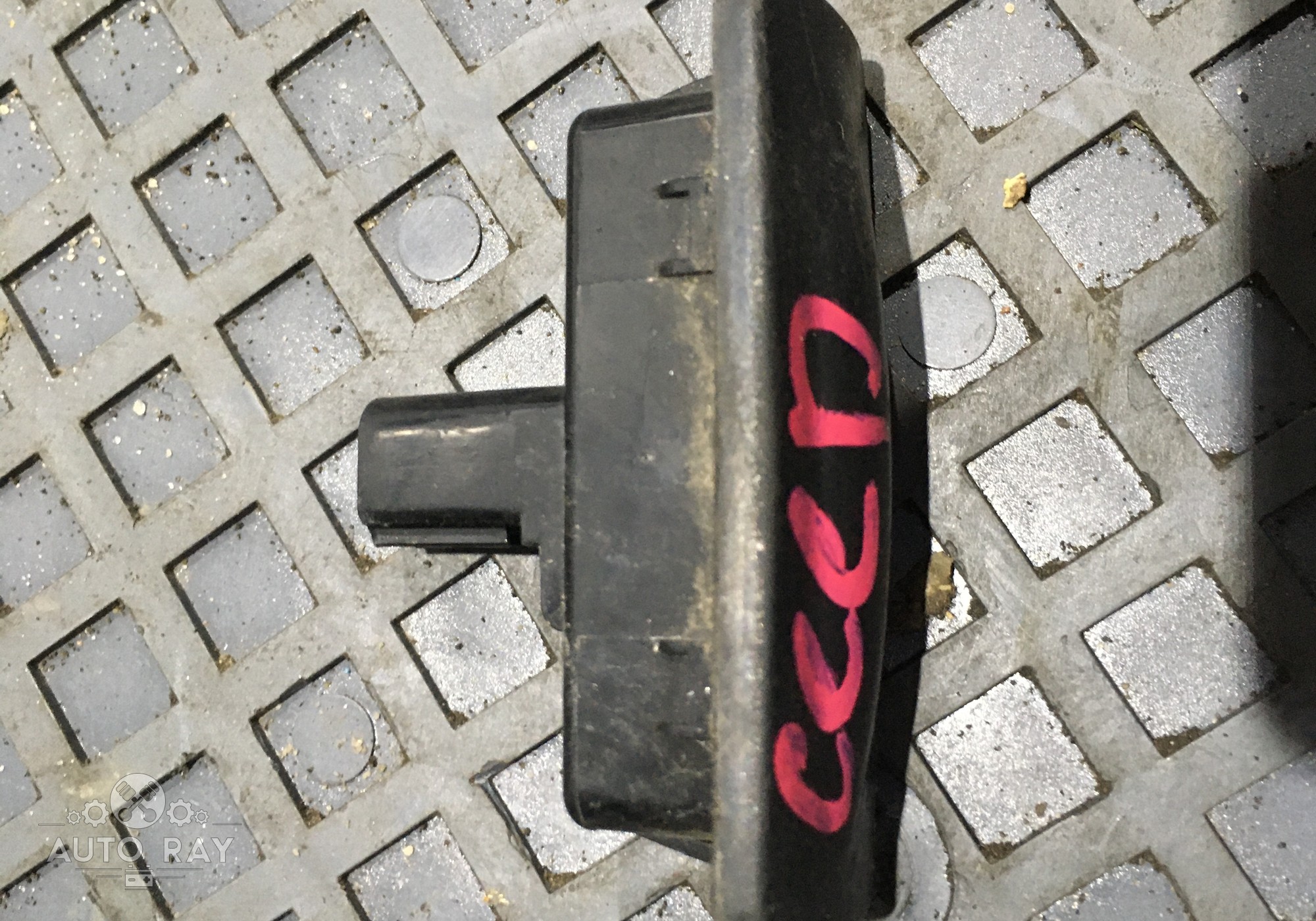 81260A5000 Кнопка открывания багажника для Kia Ceed II (с 2012 по 2018)