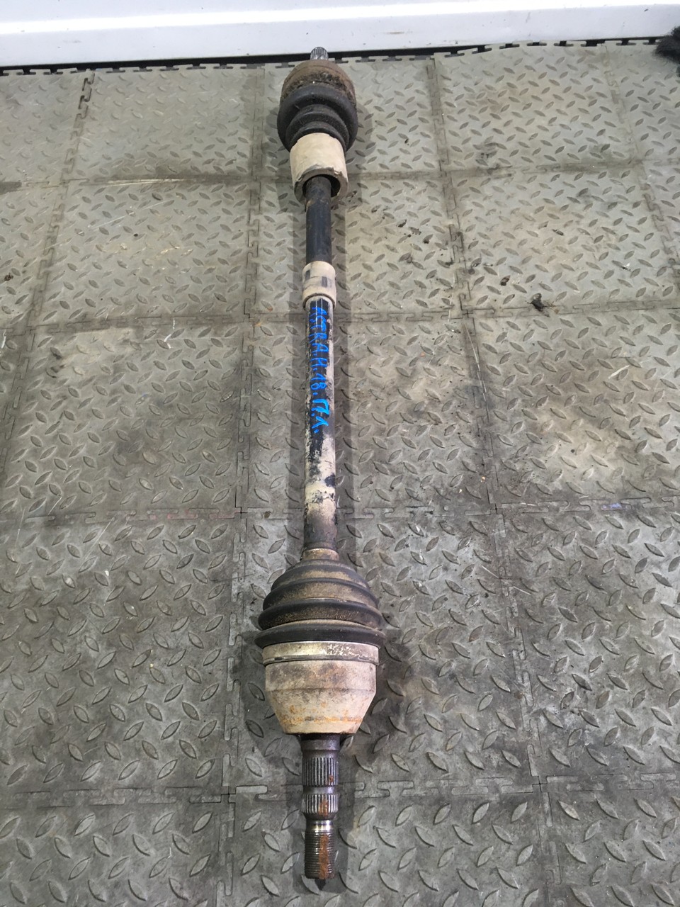 Полуось (привод) правый в сборе Opel Zafira C