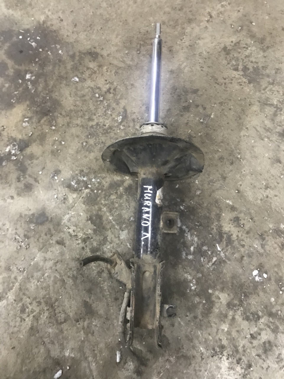 Амортизатор передний левый ! Nissan Murano Z50