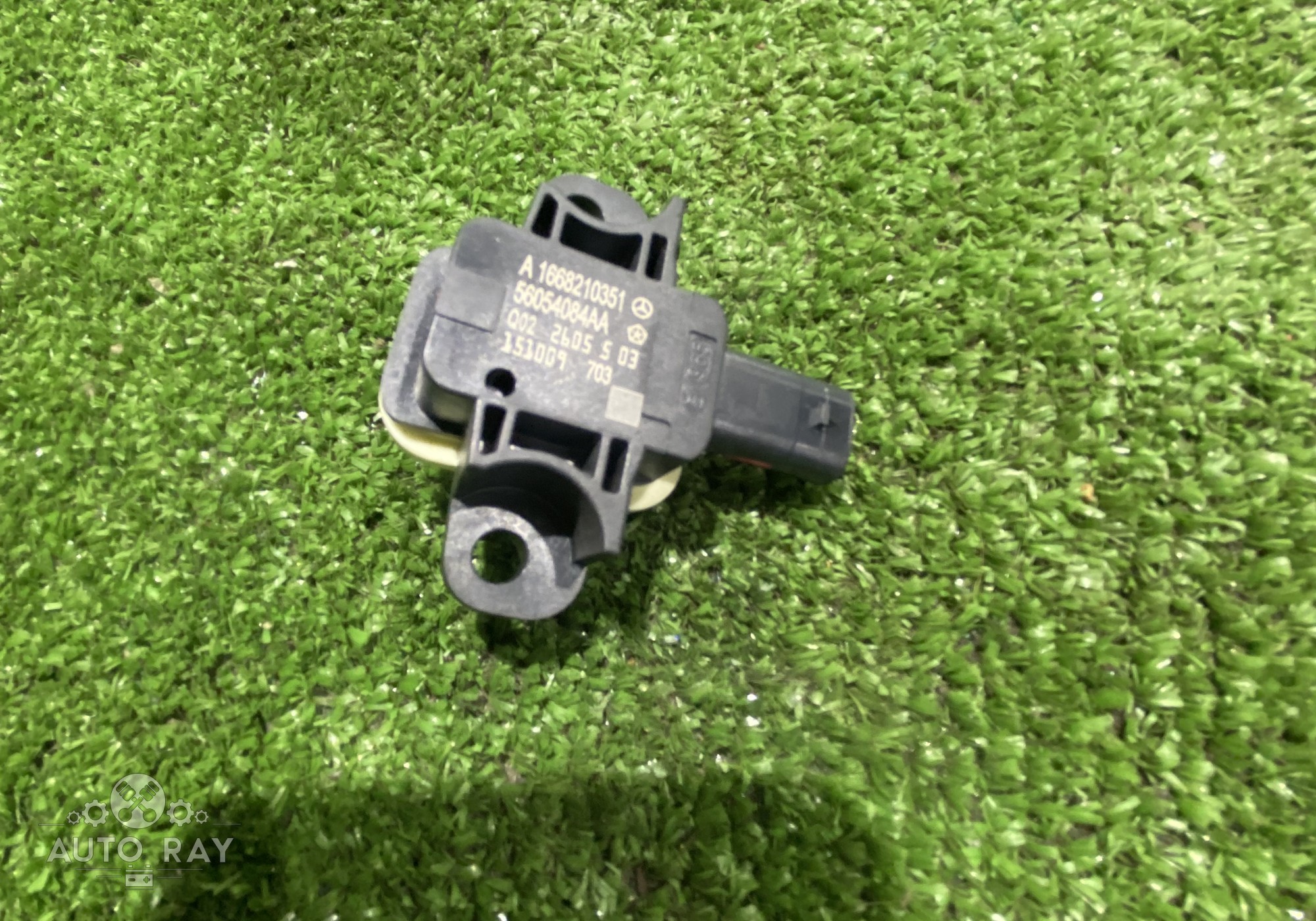 A1668210351 Датчик AIRBAG / Датчик удара