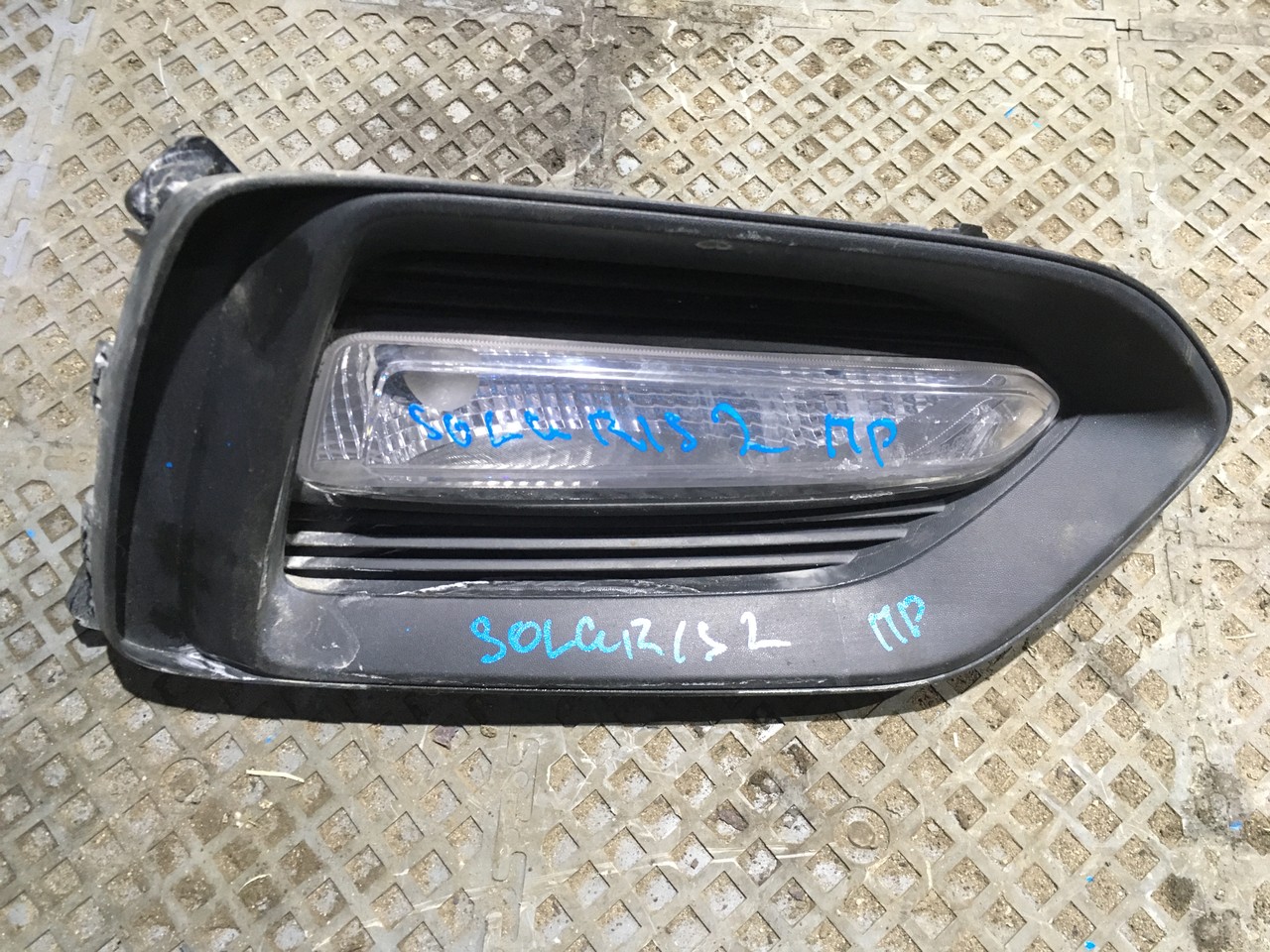 Фара ходовой огонь + рамка фары правая Hyundai Solaris II