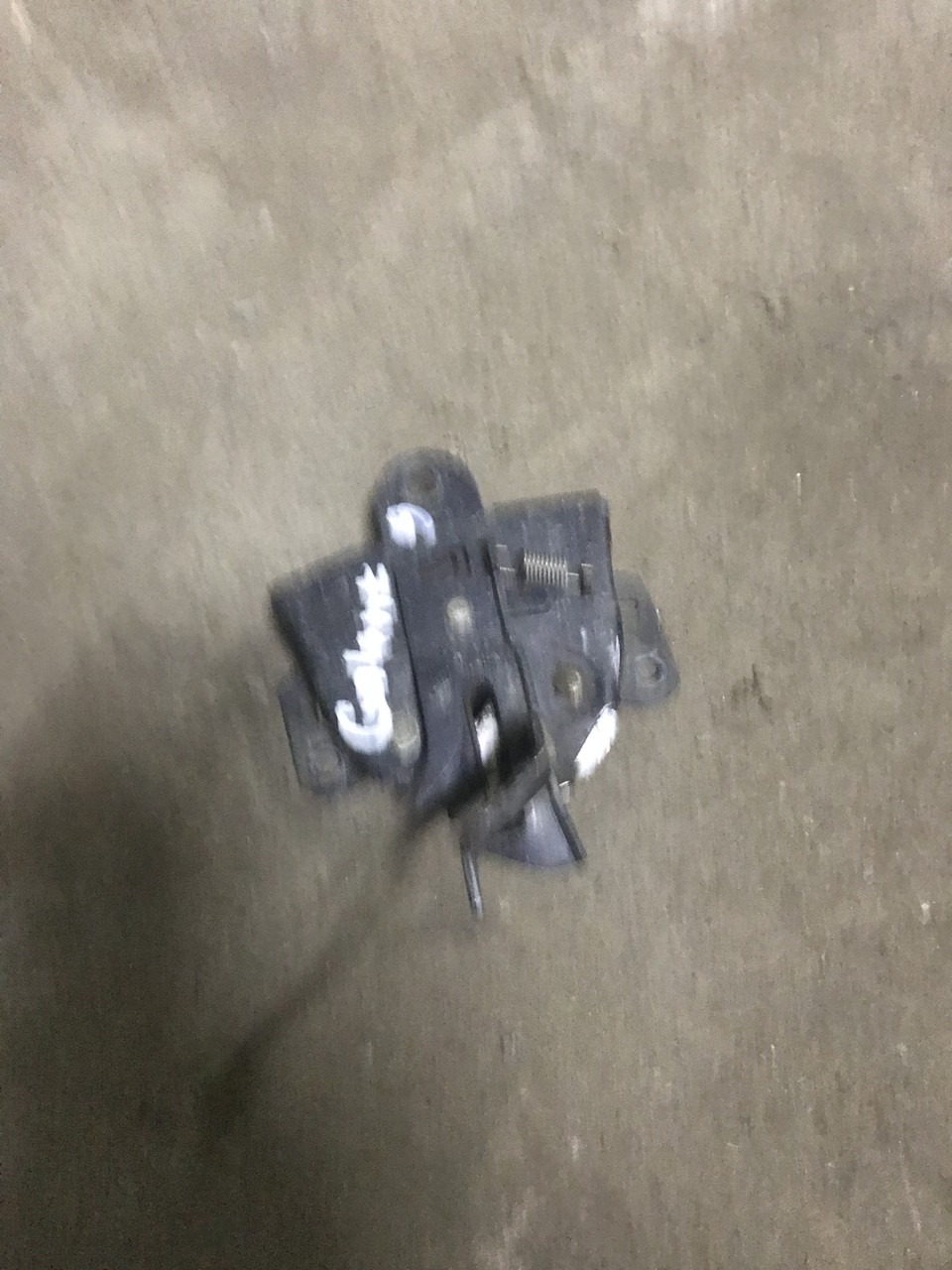 Замок капота ! Mitsubishi Galant IX