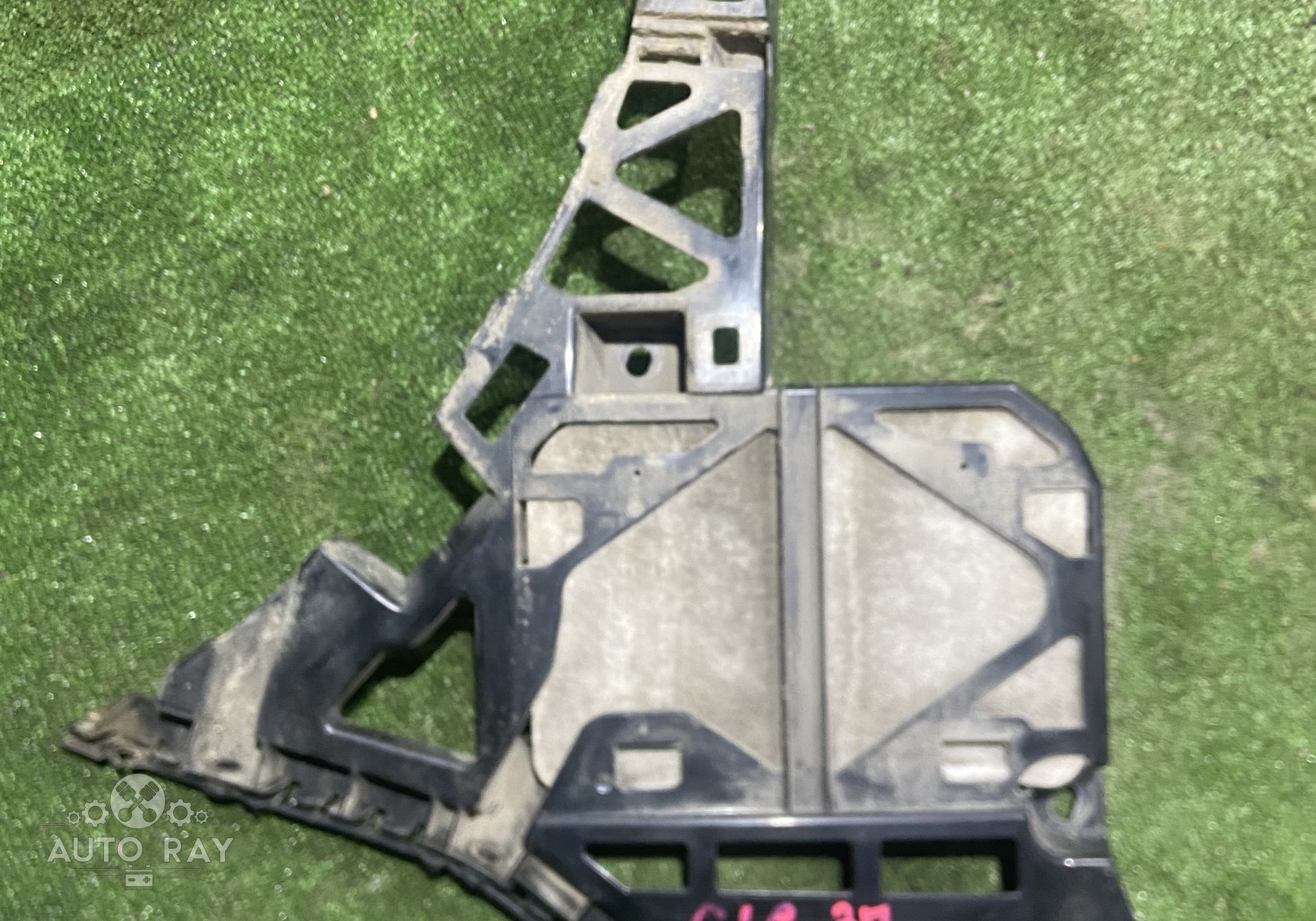 A1668851821 Кронштейн заднего бампера правый для Mercedes-Benz GLE W166 (с 2015 по 2018)