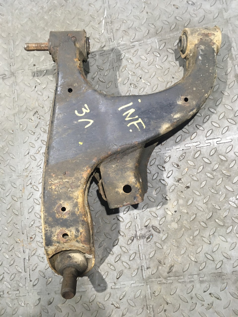 Рычаг задний нижний левый передний Infiniti QX56 II