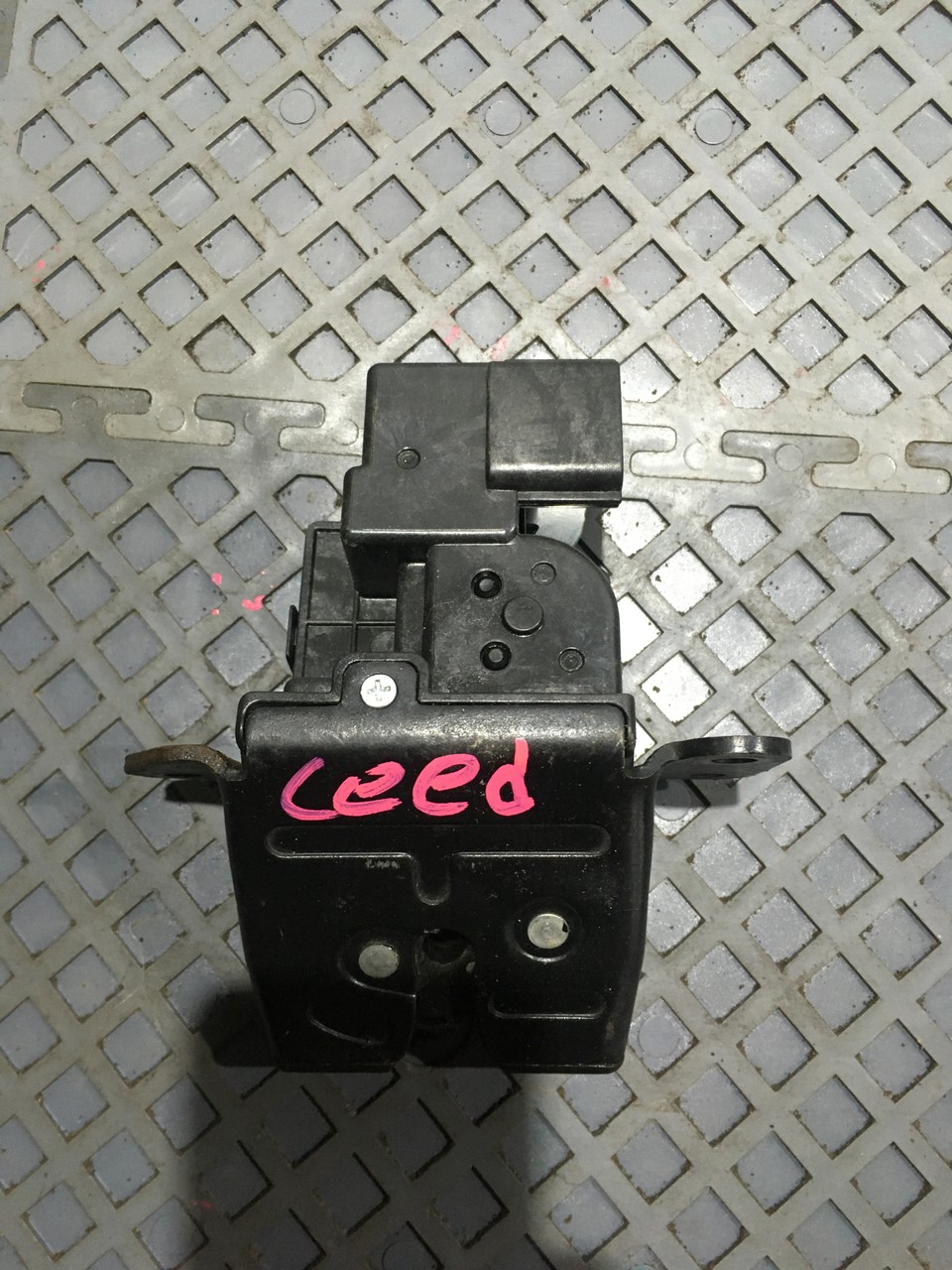 Замок багажника Kia Ceed II