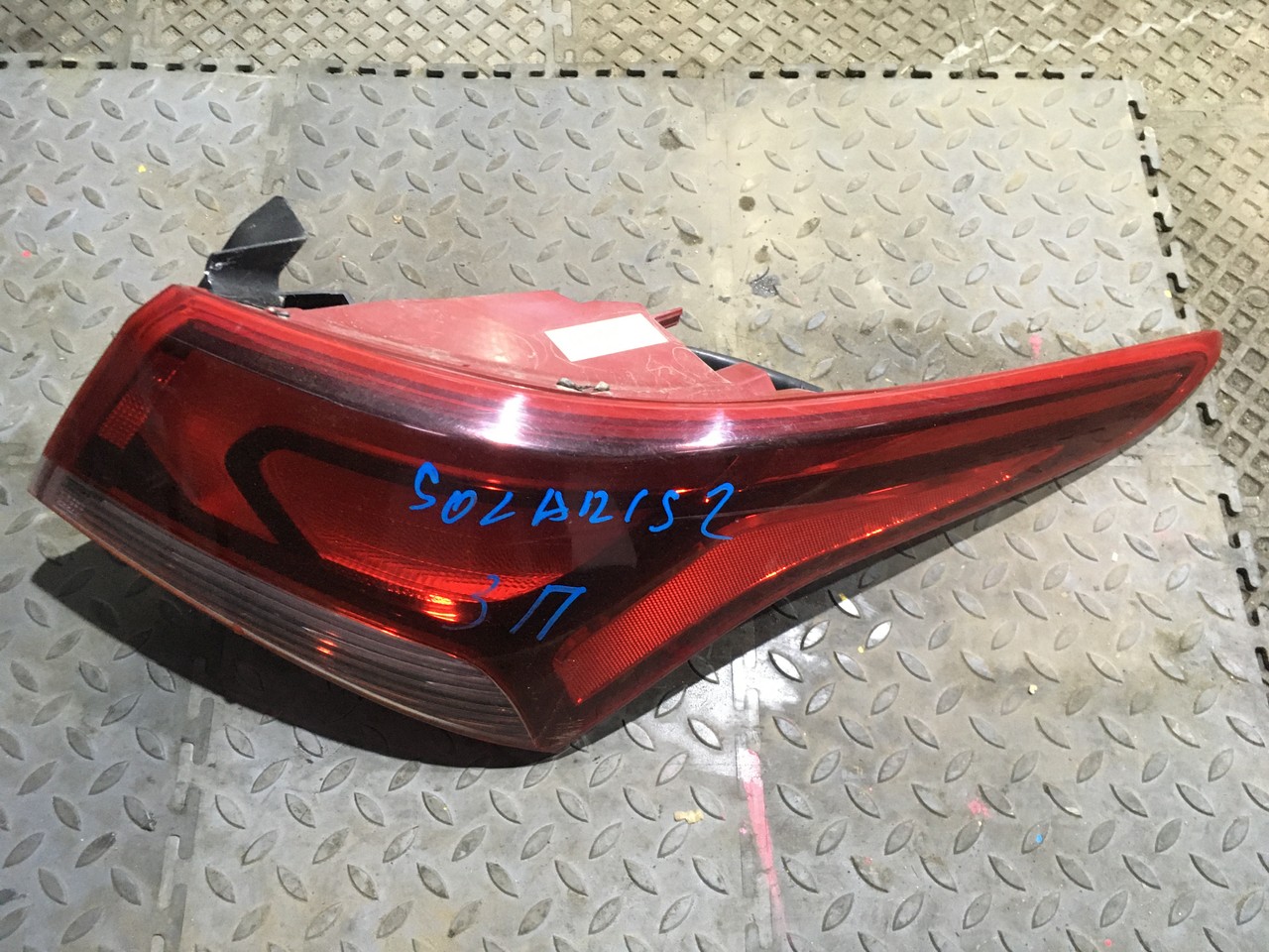 Фонарь задний правый наружный Hyundai Solaris II