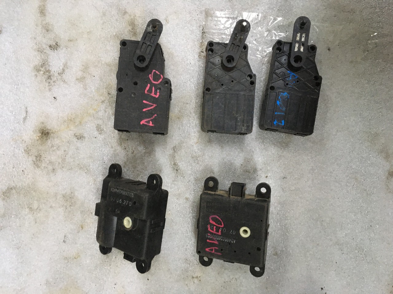 Моторчик привода заслонок отопителя Chevrolet Aveo T200/T250