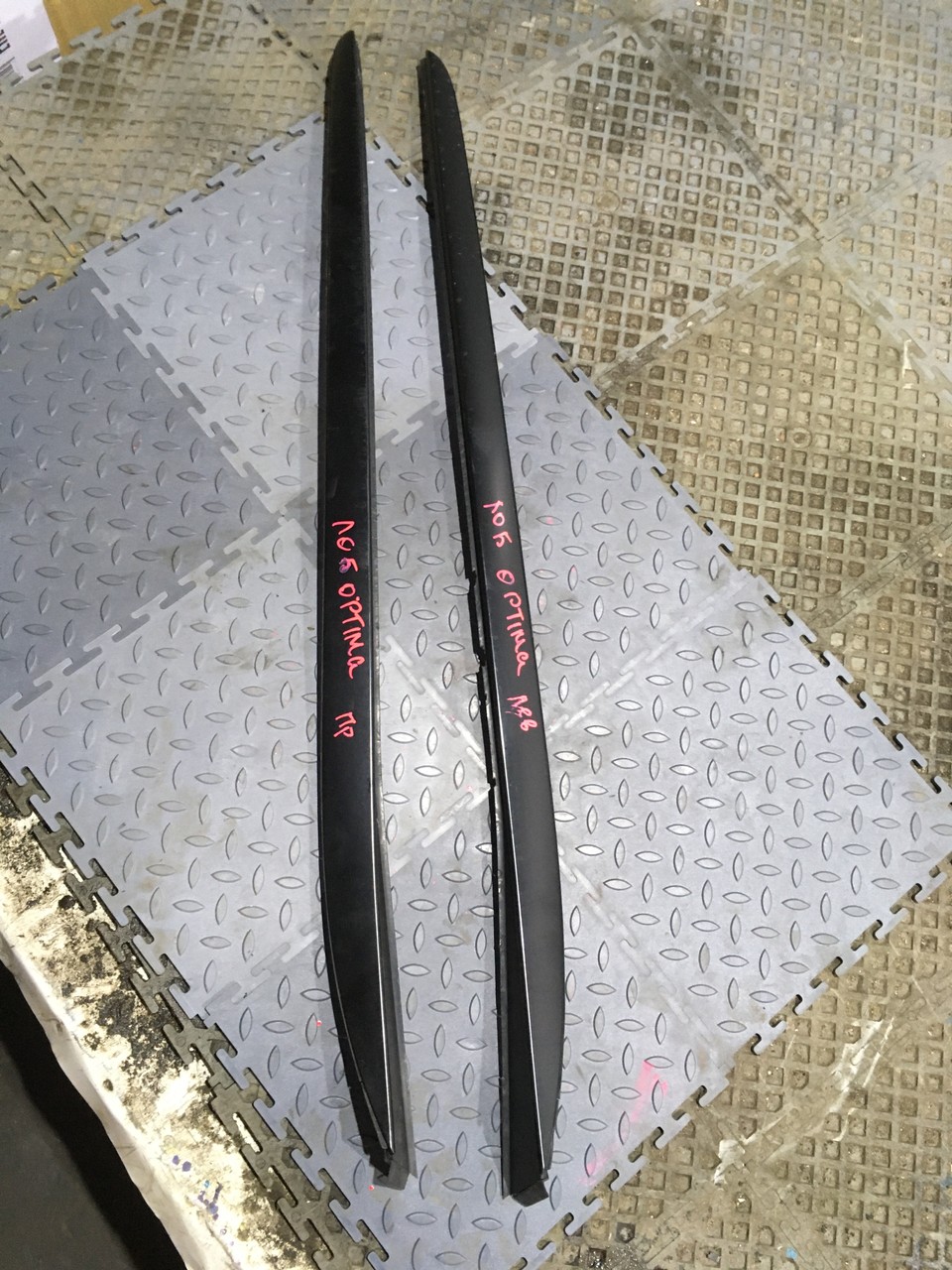 Накладка стекла передняя правая / левая Kia Optima IV