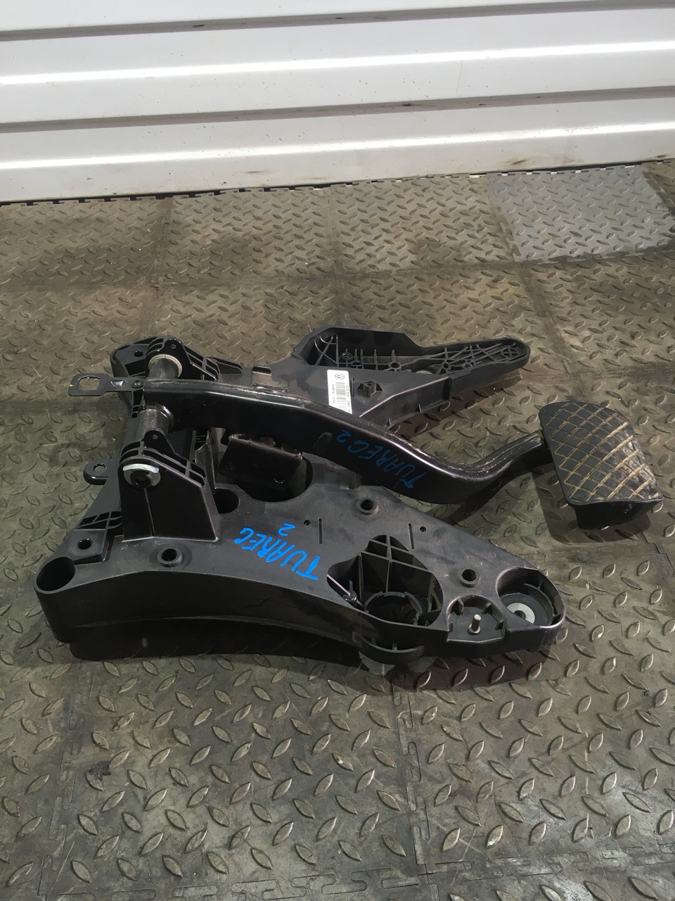 Педаль тормоза Volkswagen Touareg II