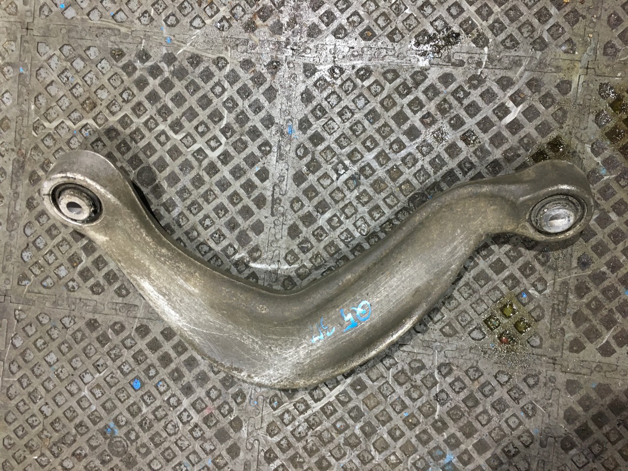 Рычаг задний правый верхний Audi Q5 8R