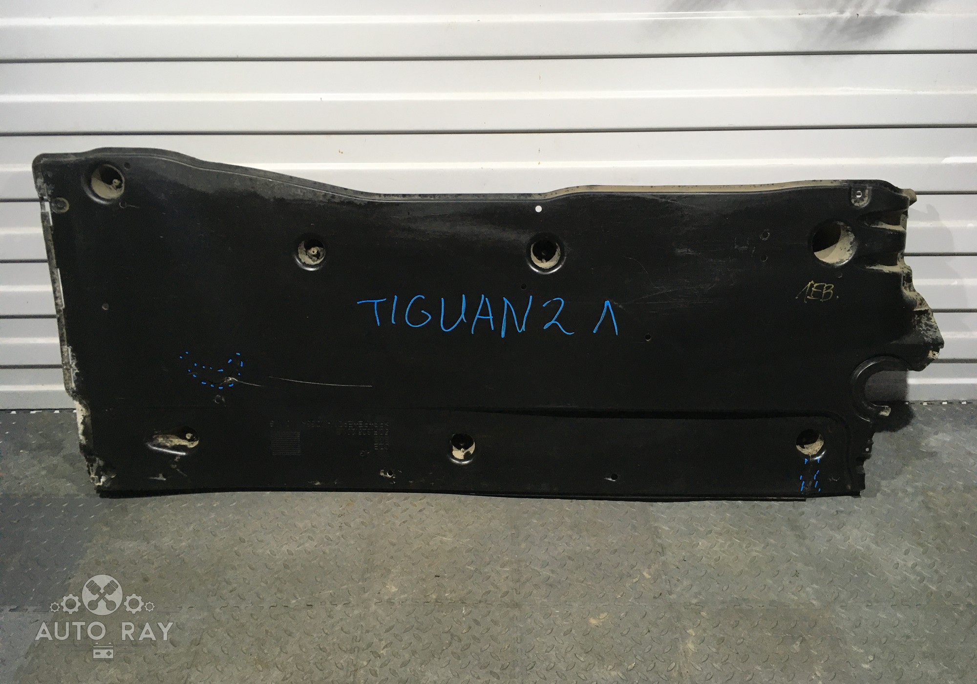 5QF825201E Защита днища левая для Volkswagen Tiguan II (с 2016)