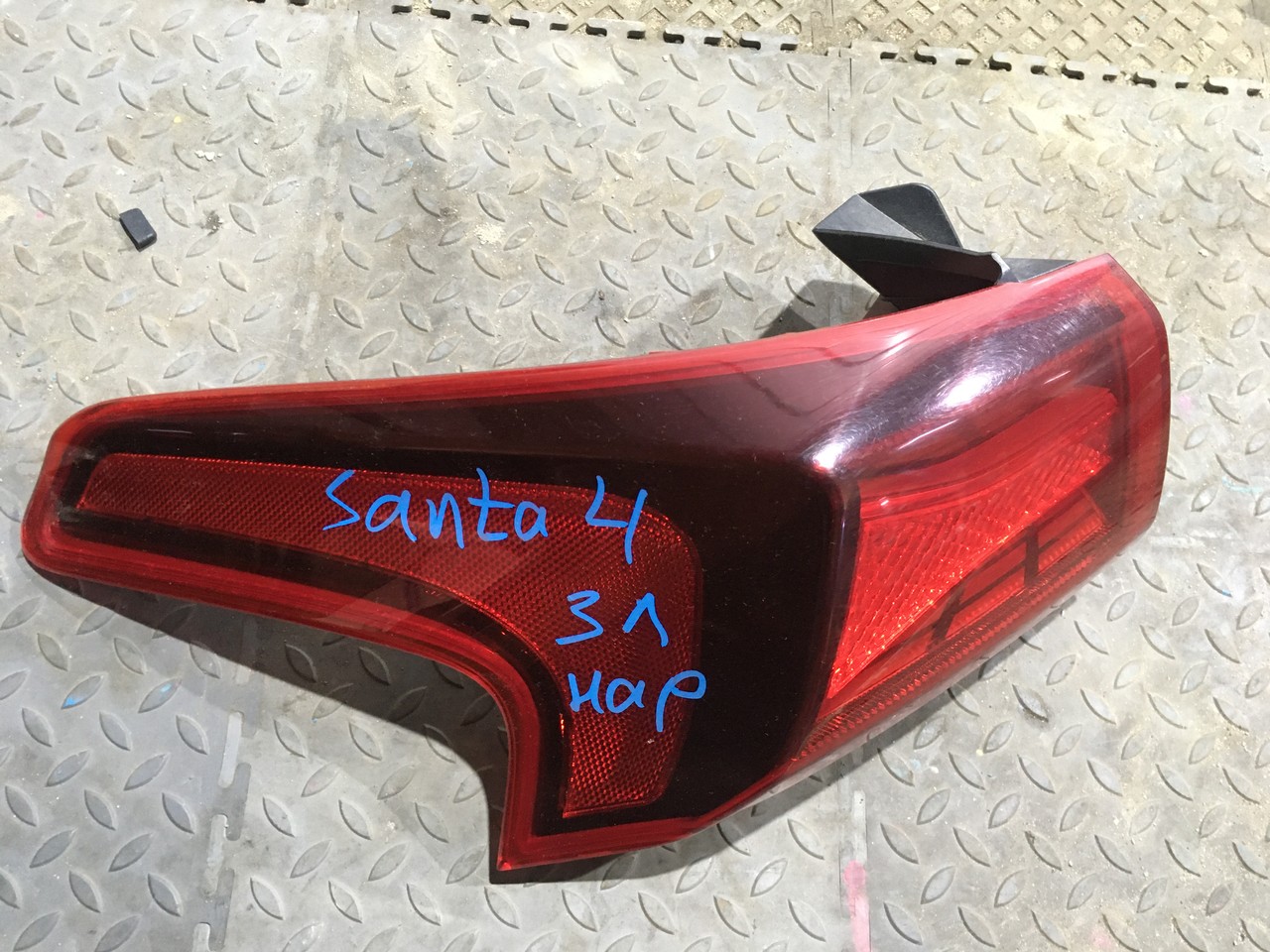 Фонарь задний левый наружный Hyundai Santa Fe IV