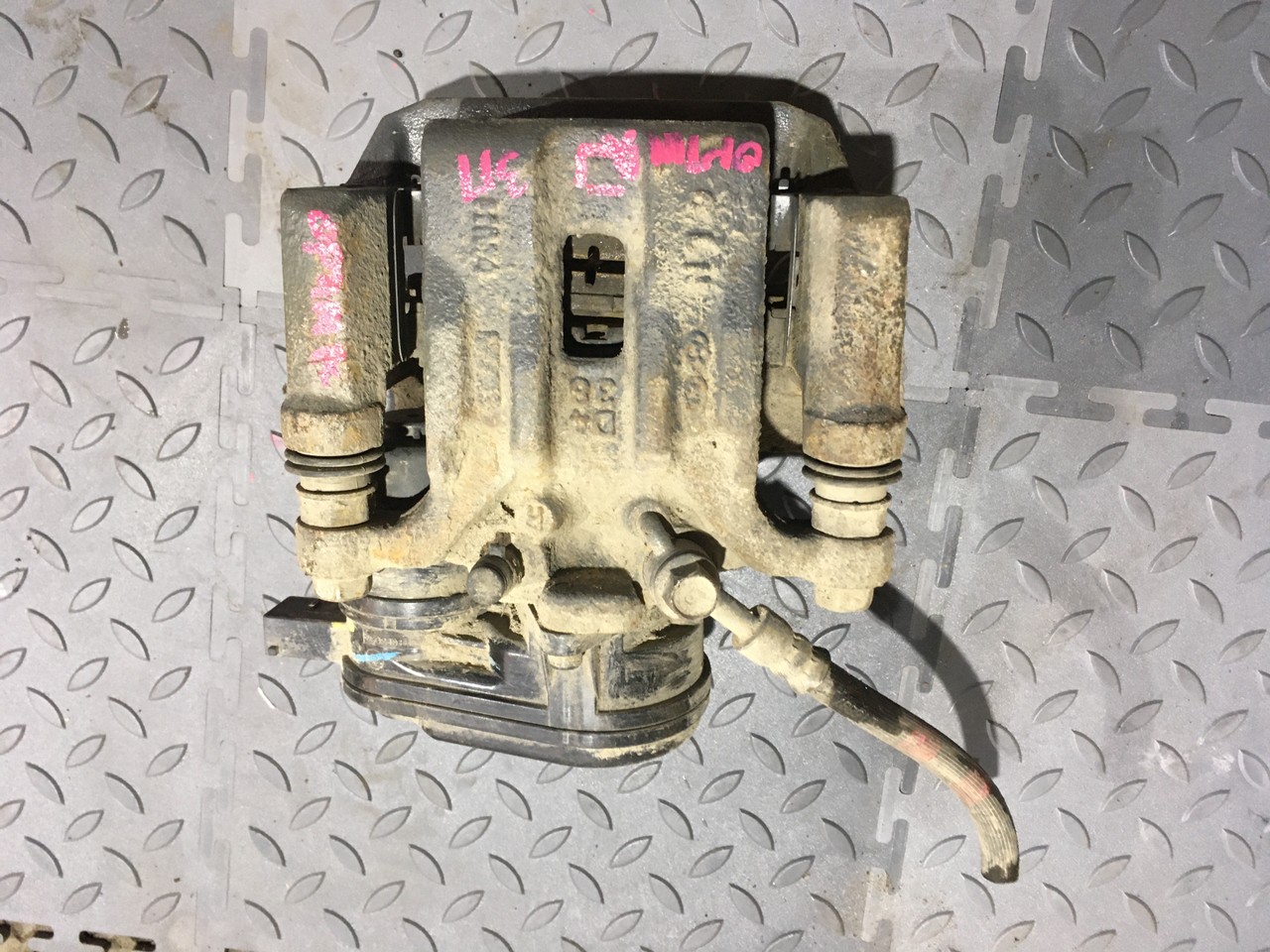 Суппорт задний правый Kia Optima IV