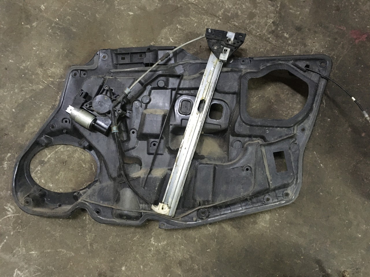 Стеклоподъемник электрический передний левый Mazda 6 I