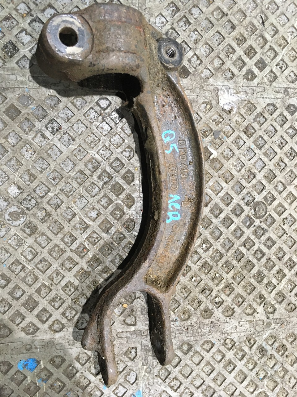 Рычаг передний левый / Вилка амортизатора Audi Q5 8R