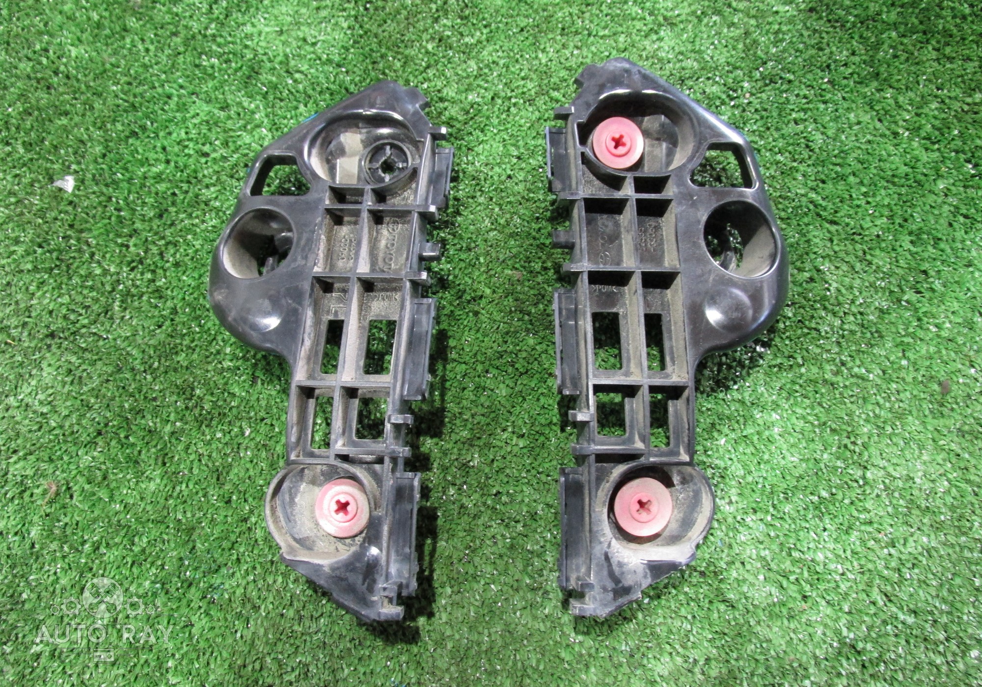 5253533060 Кронштейн переднего бампера правый / левый для Toyota Camry XV70 (с 2017)