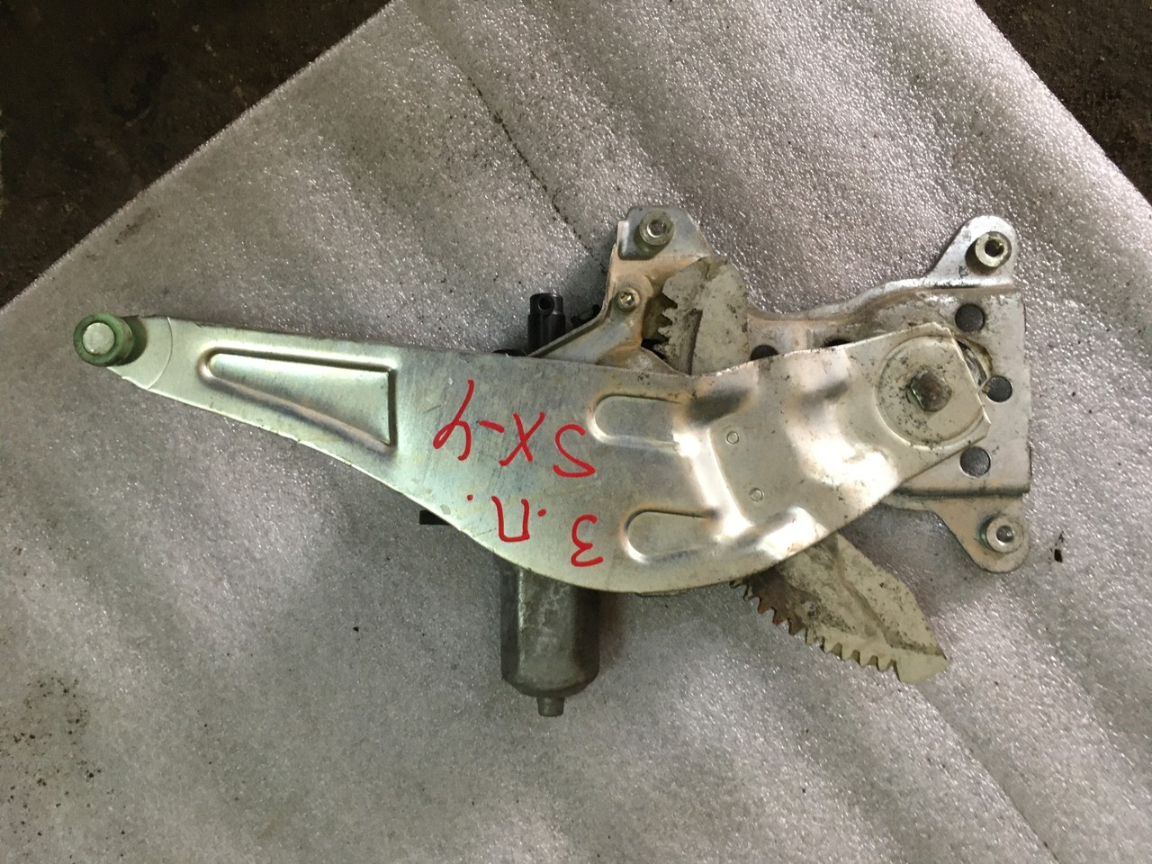 Стеклоподъемник электрический задний правый Suzuki SX4 I Classic