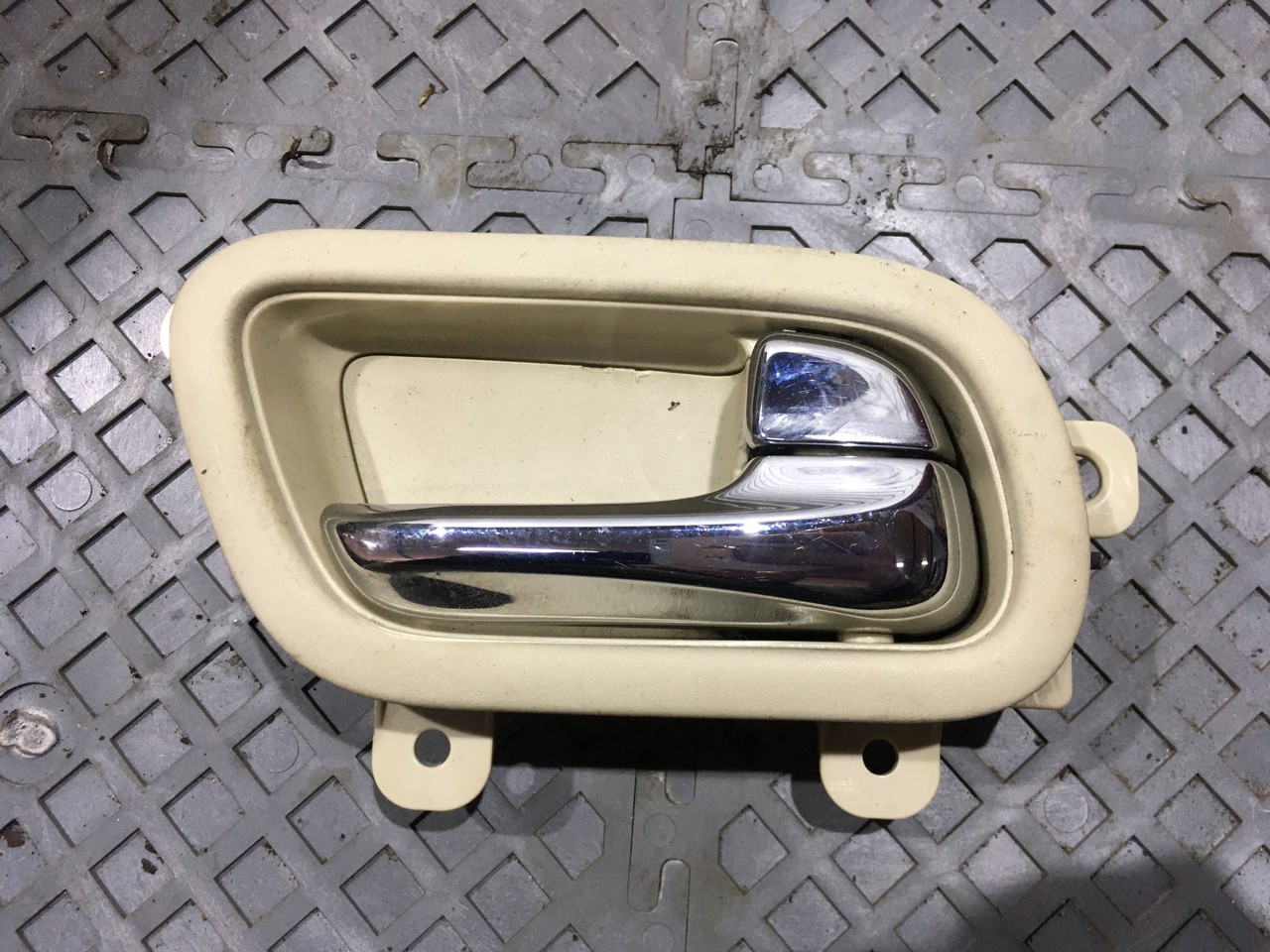 Ручка двери внутренняя Infiniti QX56 II