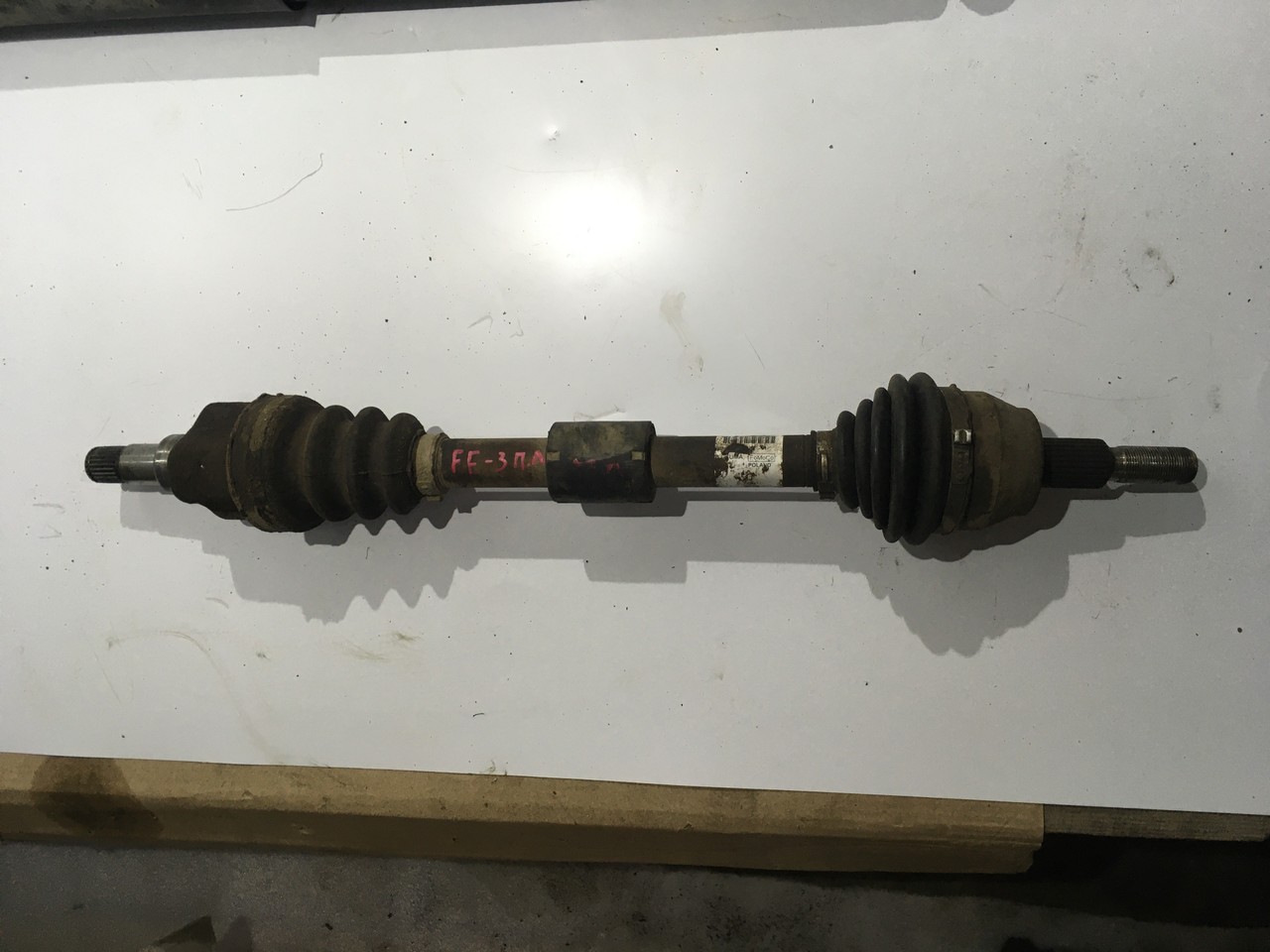 Полуось (привод) левый Ford Focus III