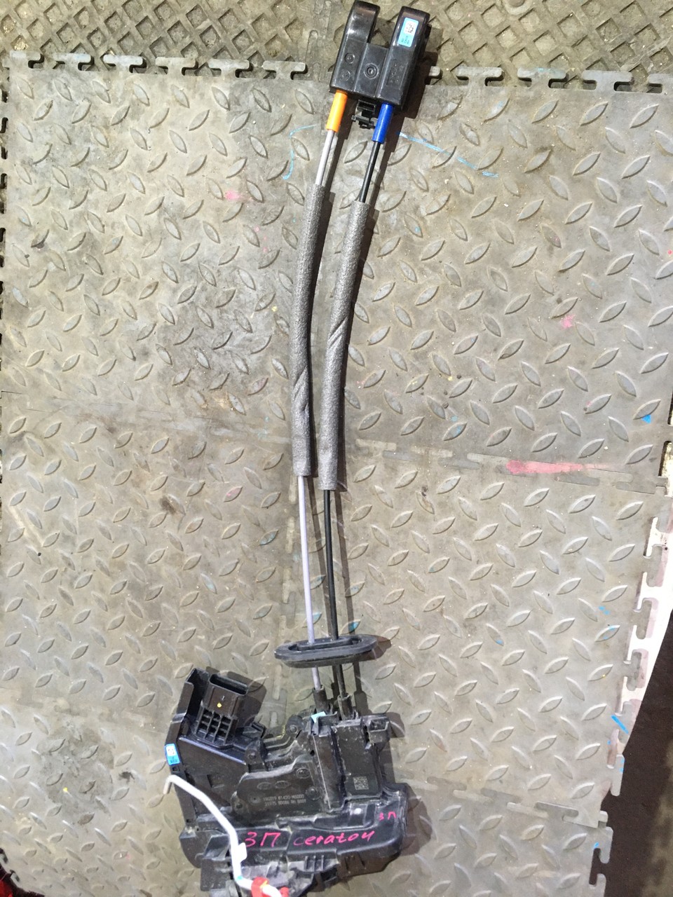 Замок двери задний правый Kia Cerato IV