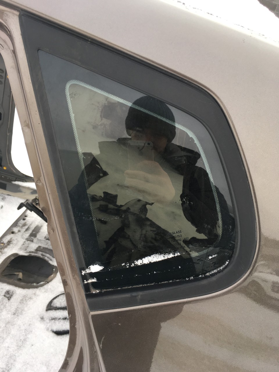 Стекло кузовное левое Kia Venga